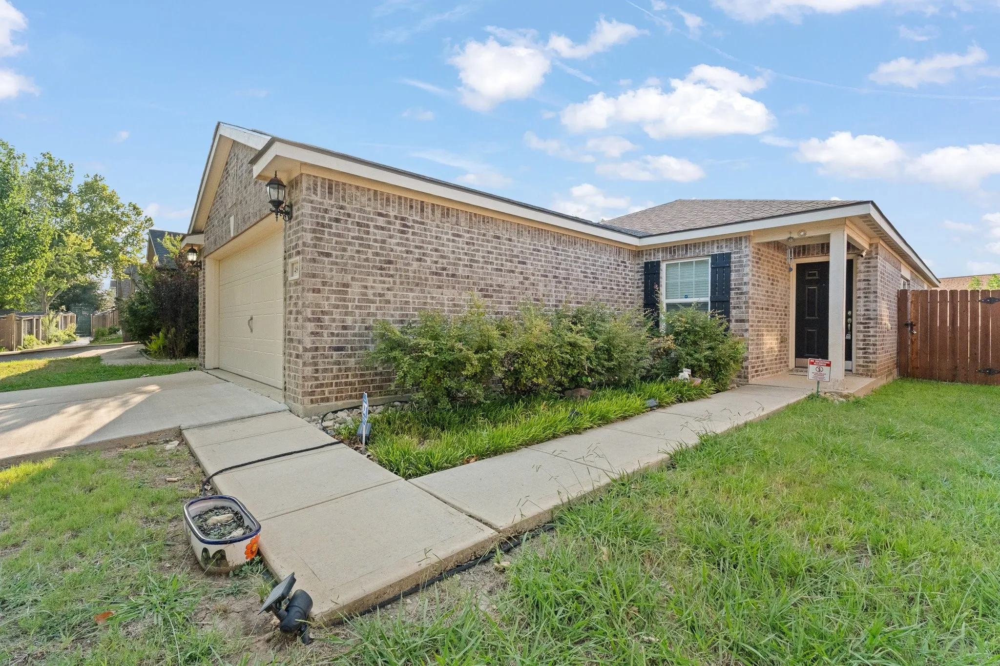 Single Family Residence For Sale in Tarrant County , 4801 Cedar Springs Drive, Fort Worth, Texas 76179, 3 Bedroom, 2 Bathroom, 2 Garage spaces, 1,368 Sqft, built in 2015, mls#21340088, Real Estate Agent in Fort Worth, Homes For Sale in Tarrant county, Homes For Sale in Fort Worth, Realtor in Fort Worth Texas, Real Estate Brokerage Independent Realty Texas, Luminita Cordes Realtor