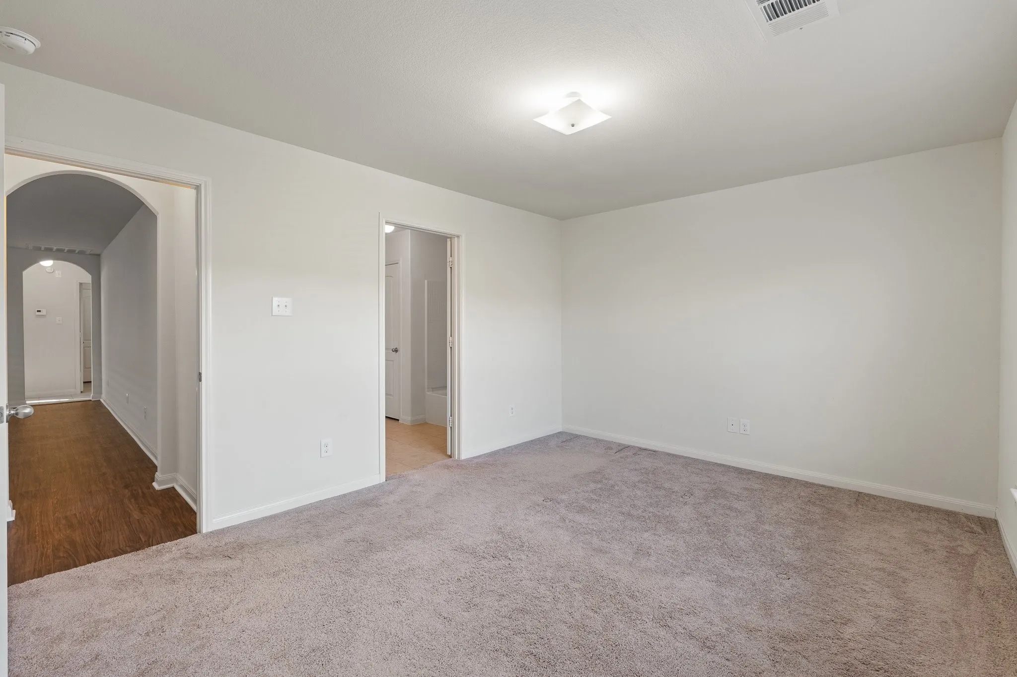 Single Family Residence For Sale in Tarrant County , 4801 Cedar Springs Drive, Fort Worth, Texas 76179, 3 Bedroom, 2 Bathroom, 2 Garage spaces, 1,368 Sqft, built in 2015, mls#21340088, Real Estate Agent in Fort Worth, Homes For Sale in Tarrant county, Homes For Sale in Fort Worth, Realtor in Fort Worth Texas, Real Estate Brokerage Independent Realty Texas, Luminita Cordes Realtor