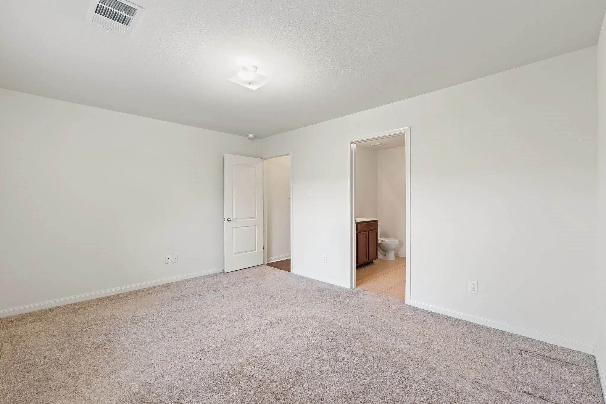 Single Family Residence For Sale in Tarrant County , 4801 Cedar Springs Drive, Fort Worth, Texas 76179, 3 Bedroom, 2 Bathroom, 2 Garage spaces, 1,368 Sqft, built in 2015, mls#21340088, Real Estate Agent in Fort Worth, Homes For Sale in Tarrant county, Homes For Sale in Fort Worth, Realtor in Fort Worth Texas, Real Estate Brokerage Independent Realty Texas, Luminita Cordes Realtor