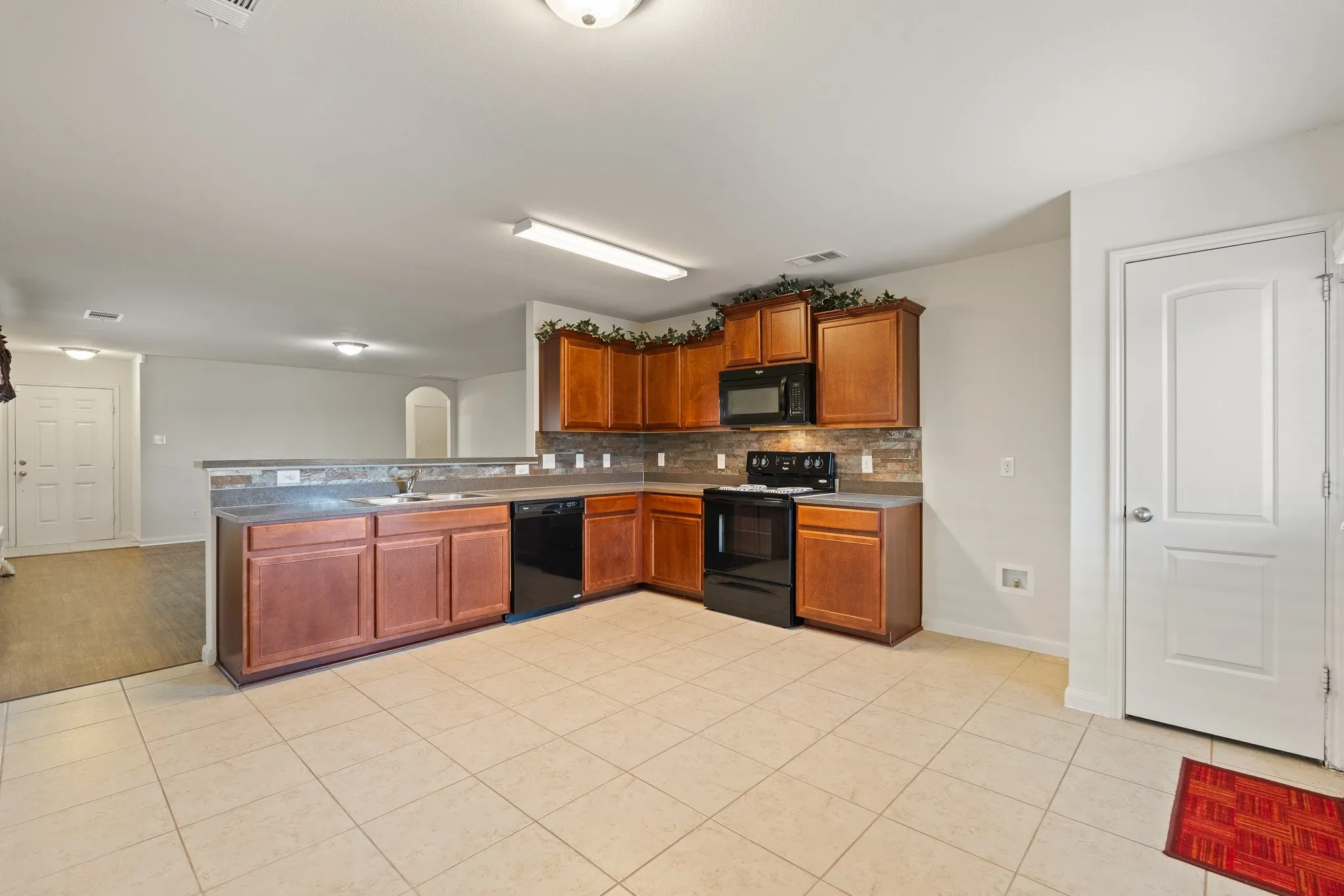 Single Family Residence For Sale in Tarrant County , 4801 Cedar Springs Drive, Fort Worth, Texas 76179, 3 Bedroom, 2 Bathroom, 2 Garage spaces, 1,368 Sqft, built in 2015, mls#21340088, Real Estate Agent in Fort Worth, Homes For Sale in Tarrant county, Homes For Sale in Fort Worth, Realtor in Fort Worth Texas, Real Estate Brokerage Independent Realty Texas, Luminita Cordes Realtor