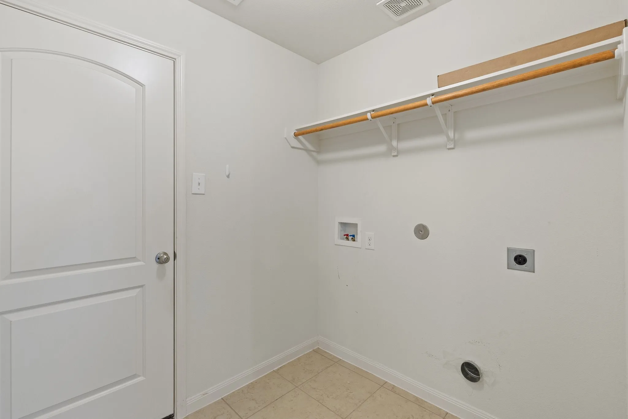 Single Family Residence For Sale in Tarrant County , 4801 Cedar Springs Drive, Fort Worth, Texas 76179, 3 Bedroom, 2 Bathroom, 2 Garage spaces, 1,368 Sqft, built in 2015, mls#21340088, Real Estate Agent in Fort Worth, Homes For Sale in Tarrant county, Homes For Sale in Fort Worth, Realtor in Fort Worth Texas, Real Estate Brokerage Independent Realty Texas, Luminita Cordes Realtor