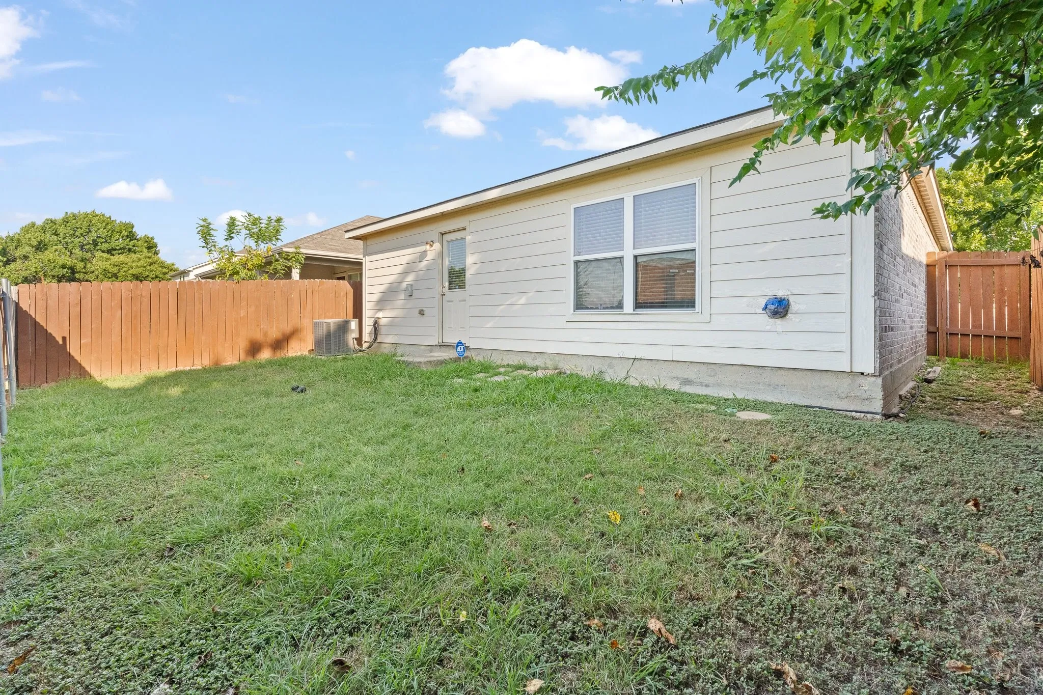 Single Family Residence For Sale in Tarrant County , 4801 Cedar Springs Drive, Fort Worth, Texas 76179, 3 Bedroom, 2 Bathroom, 2 Garage spaces, 1,368 Sqft, built in 2015, mls#21340088, Real Estate Agent in Fort Worth, Homes For Sale in Tarrant county, Homes For Sale in Fort Worth, Realtor in Fort Worth Texas, Real Estate Brokerage Independent Realty Texas, Luminita Cordes Realtor