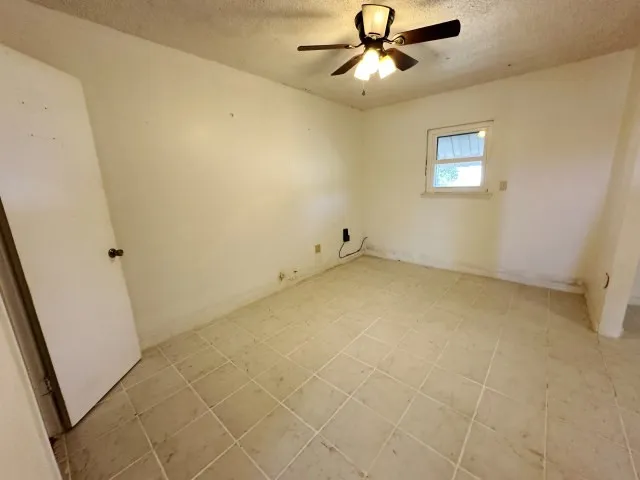 Single Family Residence For Sale in Jones County , 804 Columbia Street, Stamford, Texas 79553, 2 Bedroom, 1 Bathroom, 1 Garage spaces, 1,272 Sqft, built in 1942, mls#21341438, Real Estate Agent in Stamford, Homes For Sale in Jones county, Homes For Sale in Stamford, Realtor in Stamford Texas, Real Estate Brokerage Independent Realty Texas, Luminita Cordes Realtor