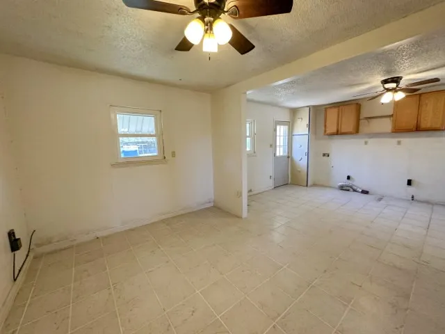 Single Family Residence For Sale in Jones County , 804 Columbia Street, Stamford, Texas 79553, 2 Bedroom, 1 Bathroom, 1 Garage spaces, 1,272 Sqft, built in 1942, mls#21341438, Real Estate Agent in Stamford, Homes For Sale in Jones county, Homes For Sale in Stamford, Realtor in Stamford Texas, Real Estate Brokerage Independent Realty Texas, Luminita Cordes Realtor