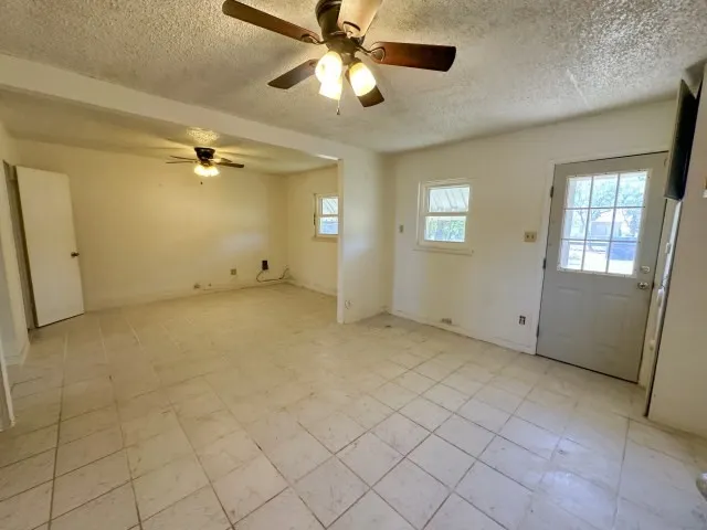 Single Family Residence For Sale in Jones County , 804 Columbia Street, Stamford, Texas 79553, 2 Bedroom, 1 Bathroom, 1 Garage spaces, 1,272 Sqft, built in 1942, mls#21341438, Real Estate Agent in Stamford, Homes For Sale in Jones county, Homes For Sale in Stamford, Realtor in Stamford Texas, Real Estate Brokerage Independent Realty Texas, Luminita Cordes Realtor