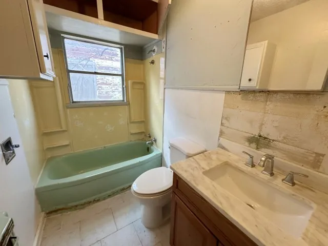 Single Family Residence For Sale in Jones County , 804 Columbia Street, Stamford, Texas 79553, 2 Bedroom, 1 Bathroom, 1 Garage spaces, 1,272 Sqft, built in 1942, mls#21341438, Real Estate Agent in Stamford, Homes For Sale in Jones county, Homes For Sale in Stamford, Realtor in Stamford Texas, Real Estate Brokerage Independent Realty Texas, Luminita Cordes Realtor