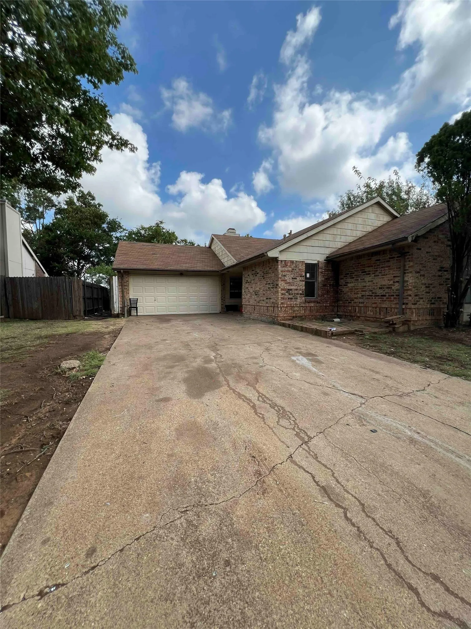 Single Family Residence For Sale in Tarrant County , 3308 Woodlark Drive, Fort Worth, Texas 76123, 4 Bedroom, 2 Bathroom, Garage spaces, 1,995 Sqft, built in 1984, mls#21341372, Real Estate Agent in Fort Worth, Homes For Sale in Tarrant county, Homes For Sale in Fort Worth, Realtor in Fort Worth Texas, Real Estate Brokerage Independent Realty Texas, Luminita Cordes Realtor