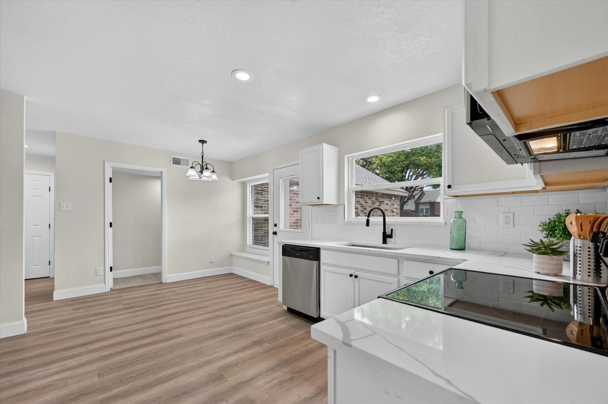 Single Family Residence For Sale in Collin County , 4402 Durango Lane, Mc Kinney, Texas 75070, 4 Bedroom, 3 Bathroom, 2 Garage spaces, 1,893 Sqft, built in 1987, mls#21334825, Real Estate Agent in Mc Kinney, Homes For Sale in Collin county, Homes For Sale in Mc Kinney, Realtor in Mc Kinney Texas, Real Estate Brokerage Independent Realty Texas, Luminita Cordes Realtor