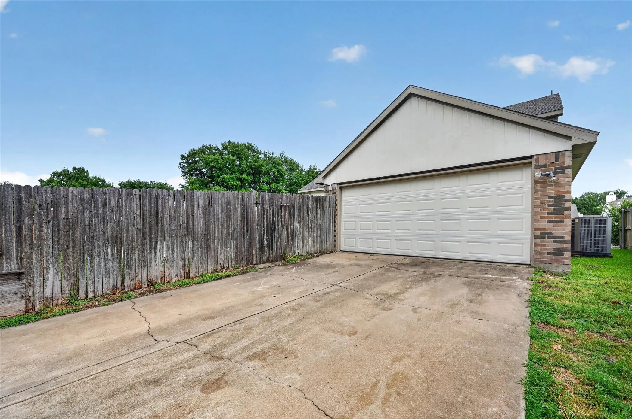 Single Family Residence For Sale in Collin County , 4402 Durango Lane, Mc Kinney, Texas 75070, 4 Bedroom, 3 Bathroom, 2 Garage spaces, 1,893 Sqft, built in 1987, mls#21334825, Real Estate Agent in Mc Kinney, Homes For Sale in Collin county, Homes For Sale in Mc Kinney, Realtor in Mc Kinney Texas, Real Estate Brokerage Independent Realty Texas, Luminita Cordes Realtor