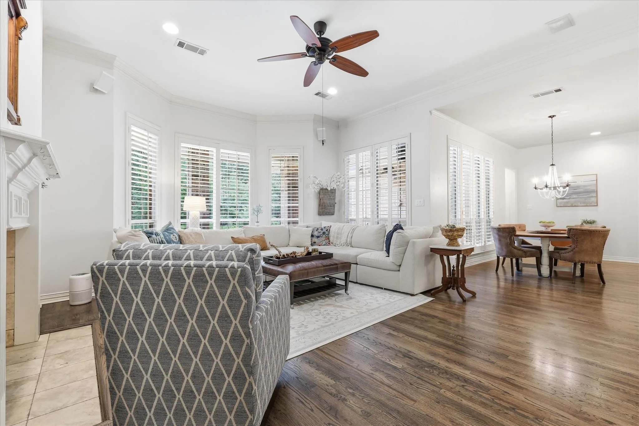 Living Rm. is open to the kitchen & breakfast area.