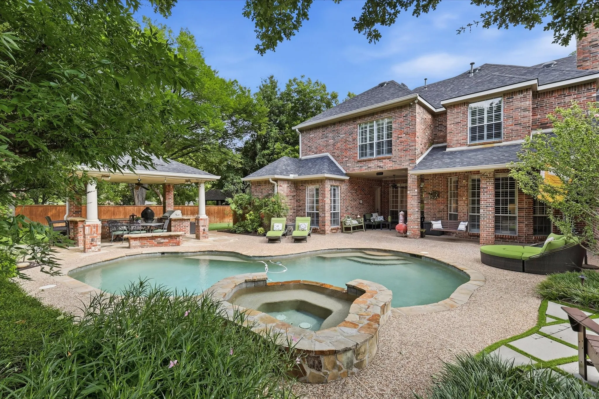 PebbleTec play pool with spa & waterfall water feature. Outdoor livng & kitchen area too. PRIVACY!