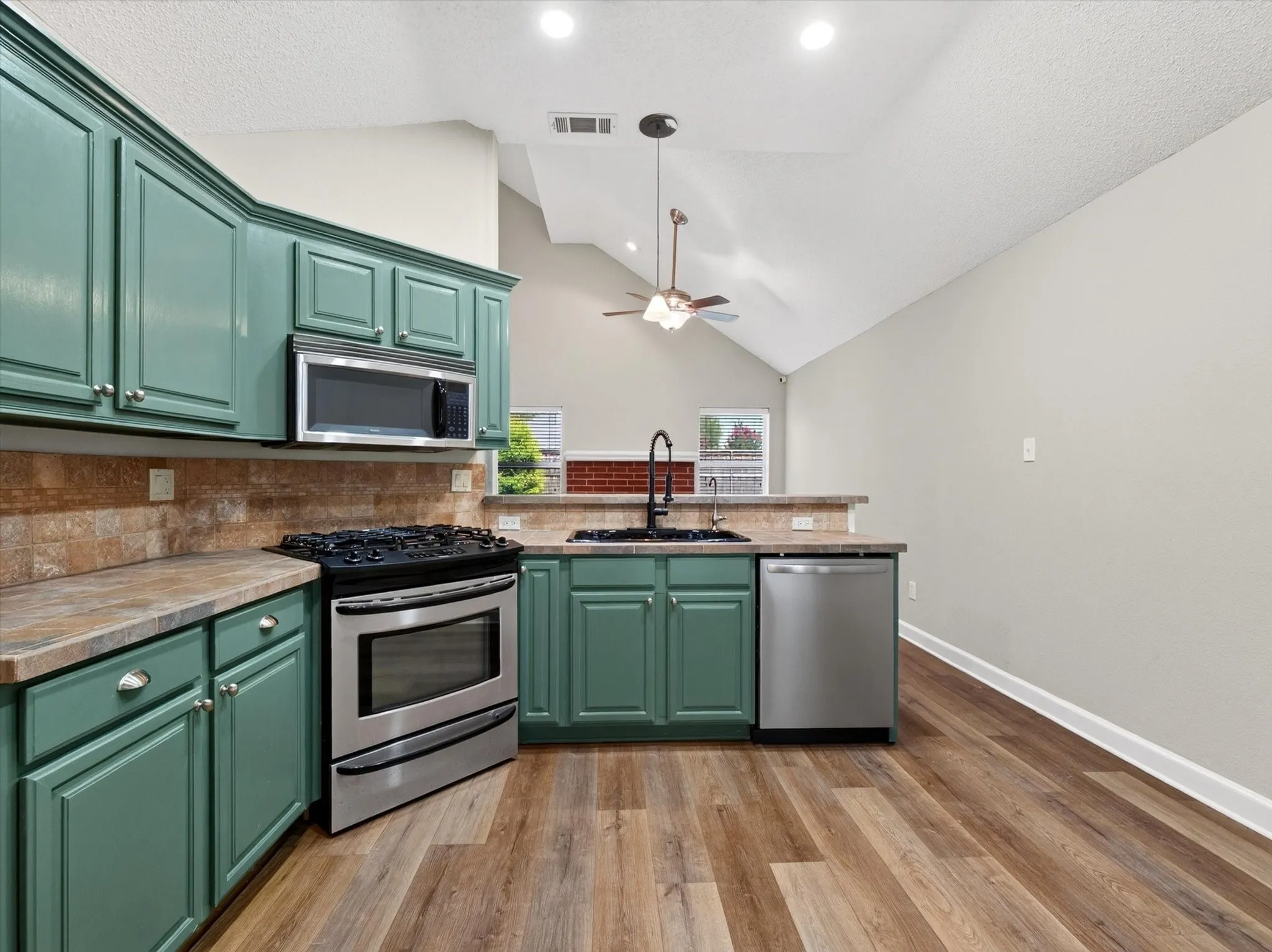 Single Family Residence For Sale in Collin County , 7808 Anchor Street, Frisco, Texas 75035, 3 Bedroom, 2 Bathroom, 2 Garage spaces, 1,412 Sqft, built in 1998, mls#21337957, Real Estate Agent in Frisco, Homes For Sale in Collin county, Homes For Sale in Frisco, Realtor in Frisco Texas, Real Estate Brokerage Independent Realty Texas, Luminita Cordes Realtor