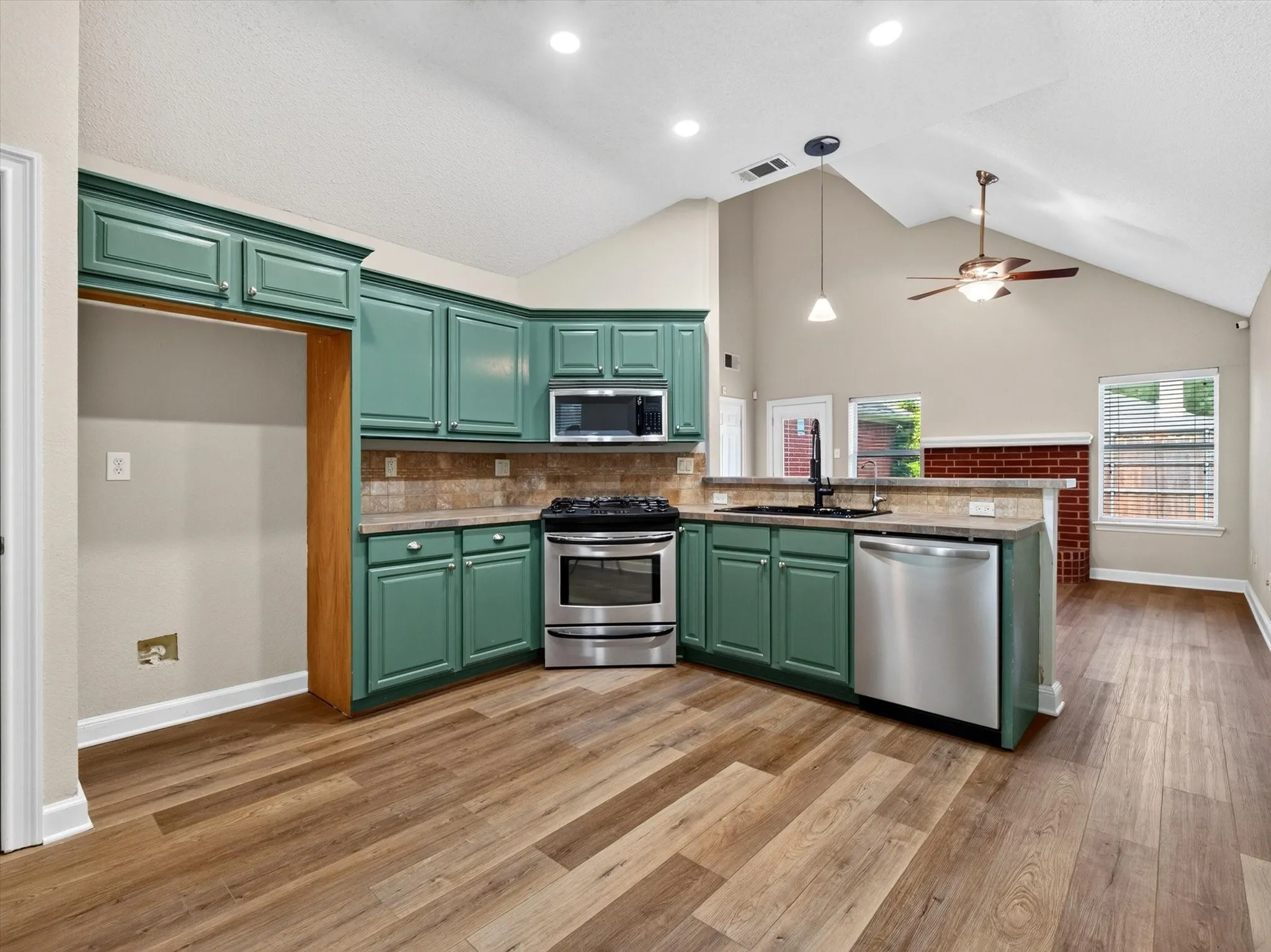 Single Family Residence For Sale in Collin County , 7808 Anchor Street, Frisco, Texas 75035, 3 Bedroom, 2 Bathroom, 2 Garage spaces, 1,412 Sqft, built in 1998, mls#21337957, Real Estate Agent in Frisco, Homes For Sale in Collin county, Homes For Sale in Frisco, Realtor in Frisco Texas, Real Estate Brokerage Independent Realty Texas, Luminita Cordes Realtor