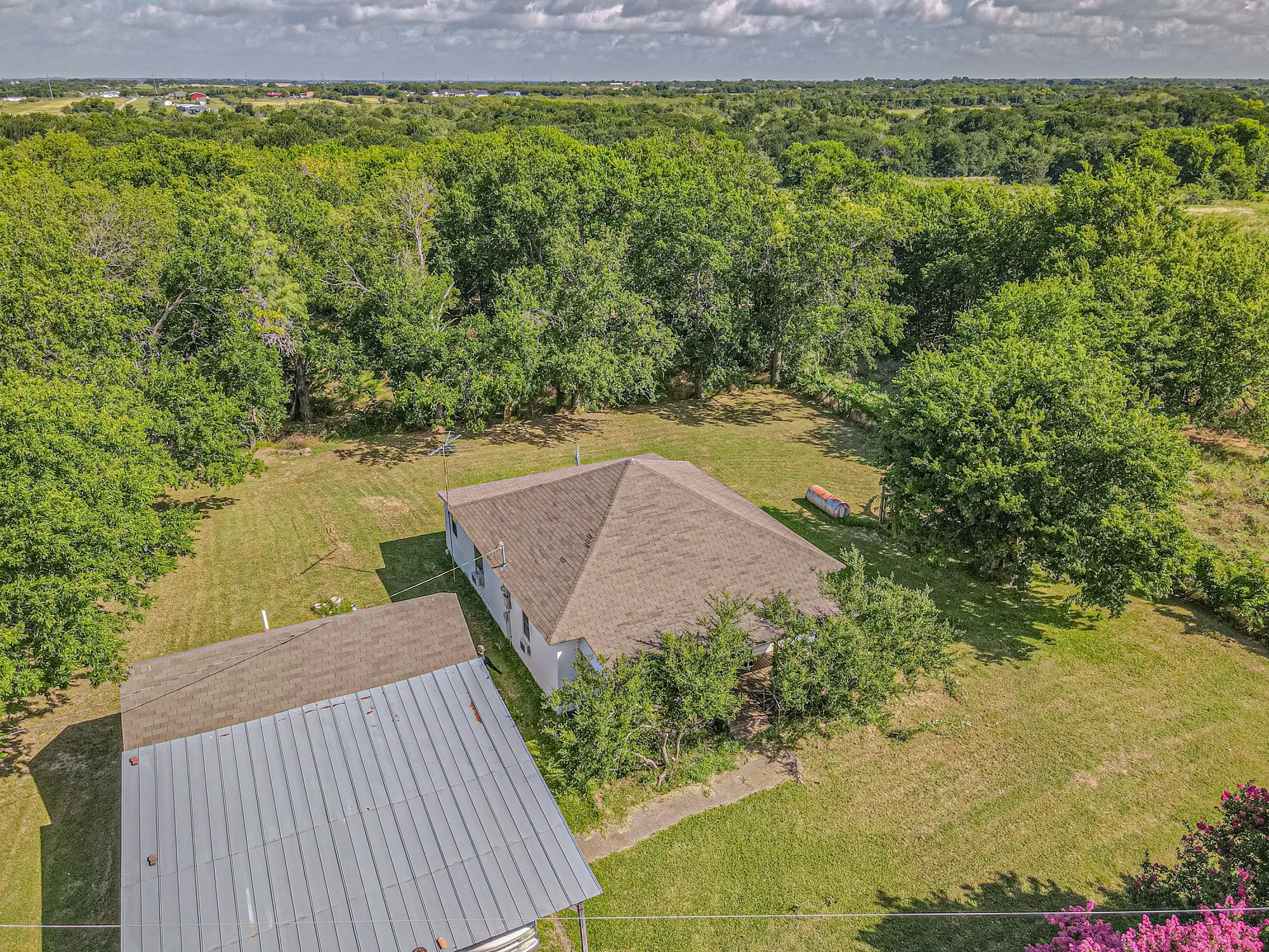 Farm For Sale in Kaufman County , 13961 County Road 236, Terrell, Texas 75160, 2 Bedroom, 1 Bathroom, Garage spaces, 1,008 Sqft, built in 1950, mls#21341229, Real Estate Agent in Terrell, Homes For Sale in Kaufman county, Homes For Sale in Terrell, Realtor in Terrell Texas, Real Estate Brokerage Independent Realty Texas, Luminita Cordes Realtor