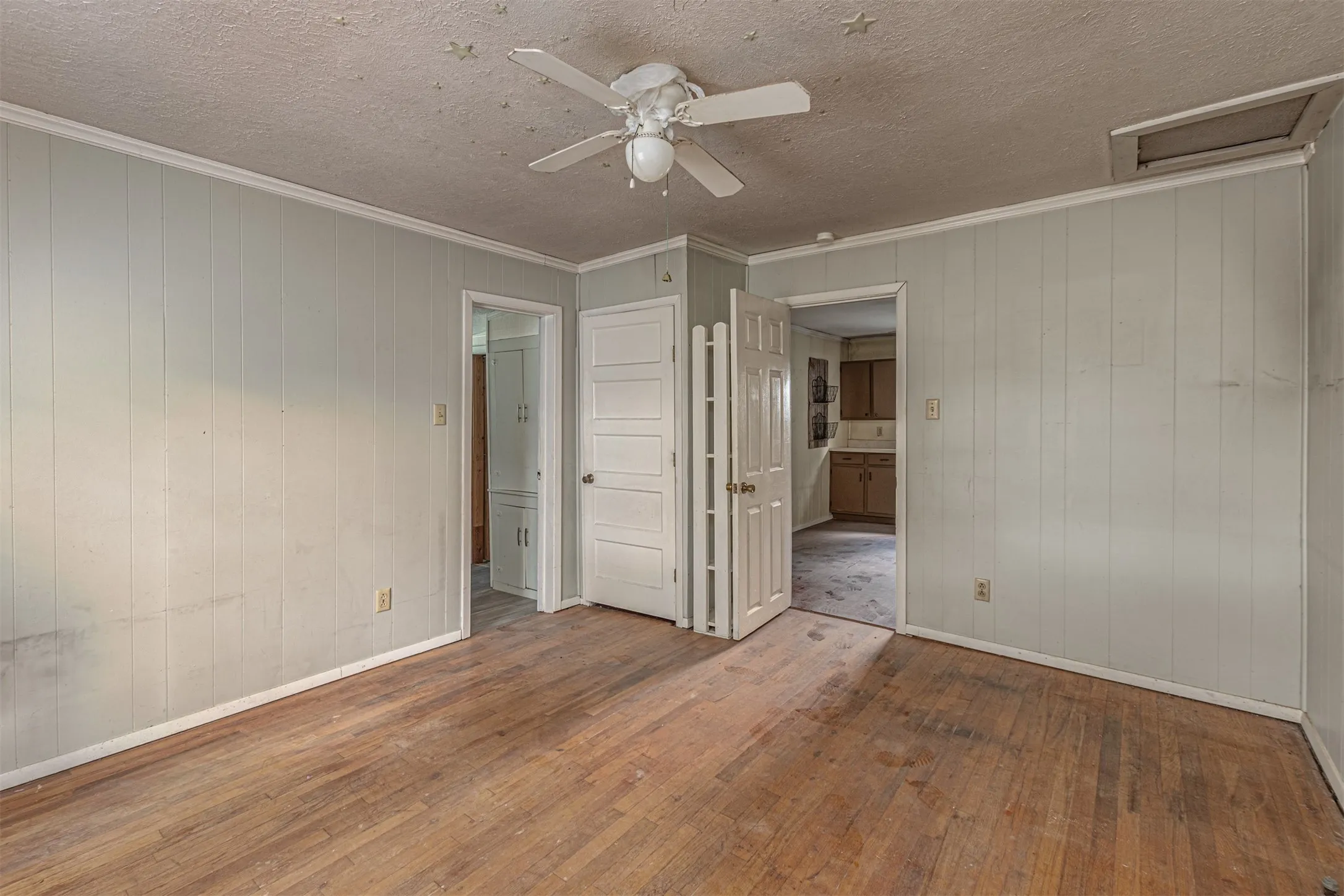 Farm For Sale in Kaufman County , 13961 County Road 236, Terrell, Texas 75160, 2 Bedroom, 1 Bathroom, Garage spaces, 1,008 Sqft, built in 1950, mls#21341229, Real Estate Agent in Terrell, Homes For Sale in Kaufman county, Homes For Sale in Terrell, Realtor in Terrell Texas, Real Estate Brokerage Independent Realty Texas, Luminita Cordes Realtor