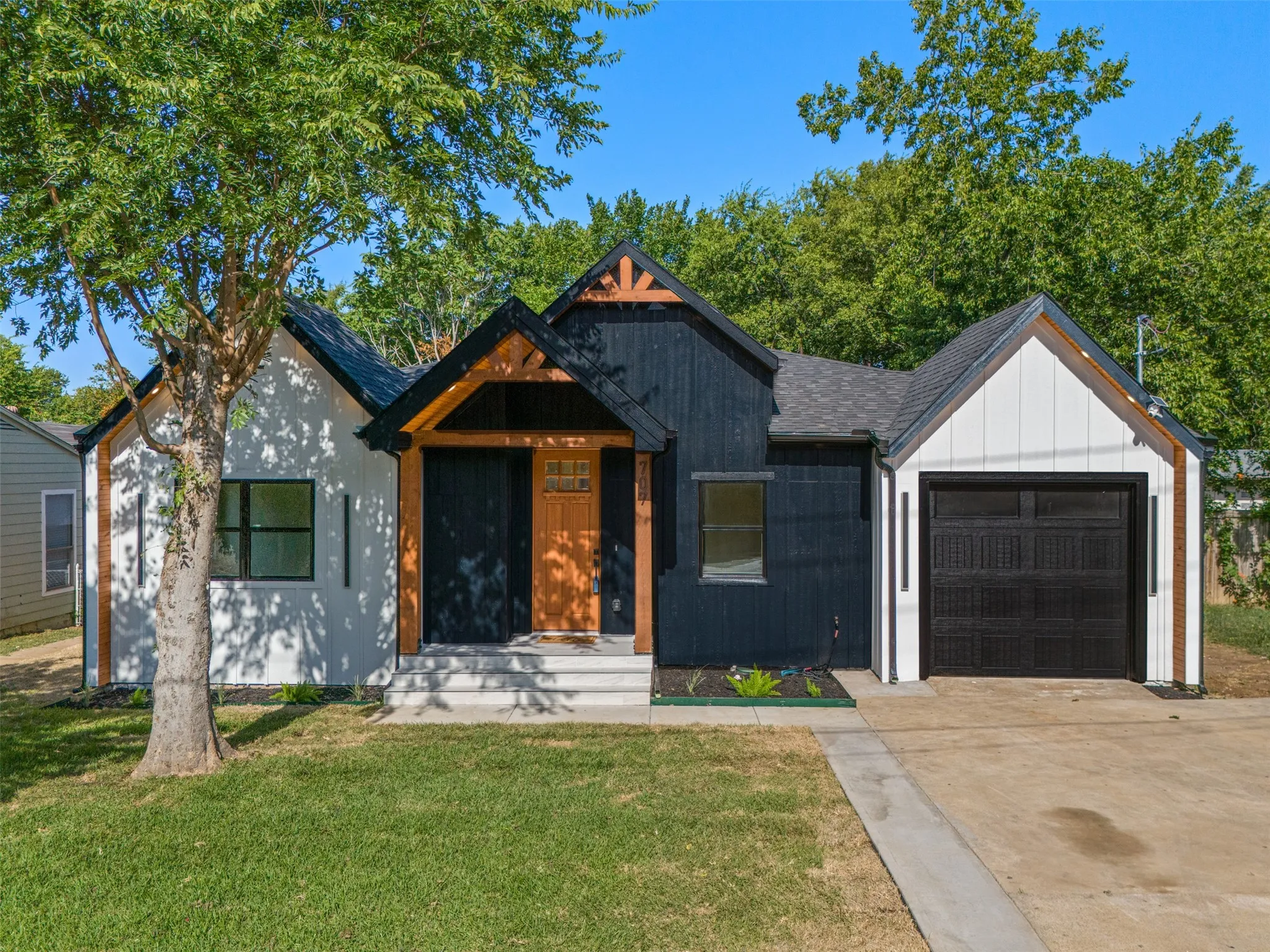 Single Family Residence For Sale in Dallas County , 707 Hilltop Drive, Irving, Texas 75060, 4 Bedroom, 3 Bathroom, 1 Garage spaces, 2,065 Sqft, built in 1954, mls#21341459, Real Estate Agent in Irving, Homes For Sale in Dallas county, Homes For Sale in Irving, Realtor in Irving Texas, Real Estate Brokerage Independent Realty Texas, Luminita Cordes Realtor