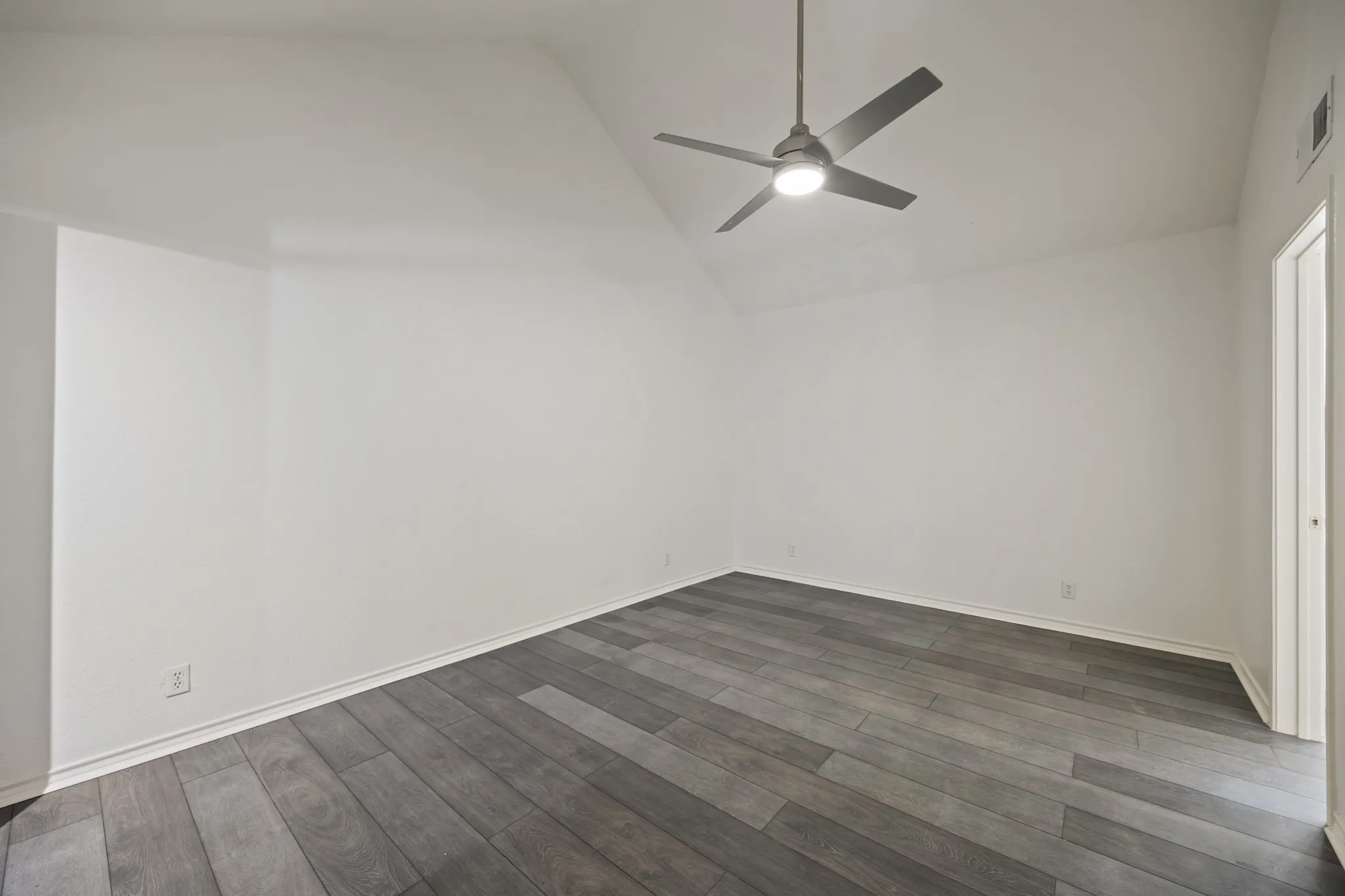 Condominium For Sale in Rockwall County , 1234 Signal Ridge Place 1234, Rockwall, Texas 75032, 3 Bedroom, 2 Bathroom, Garage spaces, 1,578 Sqft, built in 1985, mls#21341238, Real Estate Agent in Rockwall, Homes For Sale in Rockwall county, Homes For Sale in Rockwall, Realtor in Rockwall Texas, Real Estate Brokerage Independent Realty Texas, Luminita Cordes Realtor