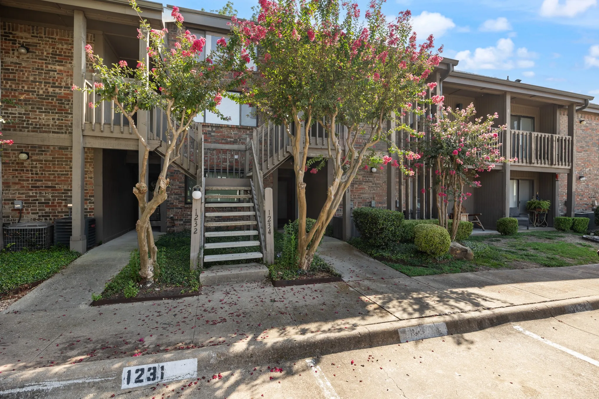 Condominium For Sale in Rockwall County , 1234 Signal Ridge Place 1234, Rockwall, Texas 75032, 3 Bedroom, 2 Bathroom, Garage spaces, 1,578 Sqft, built in 1985, mls#21341238, Real Estate Agent in Rockwall, Homes For Sale in Rockwall county, Homes For Sale in Rockwall, Realtor in Rockwall Texas, Real Estate Brokerage Independent Realty Texas, Luminita Cordes Realtor
