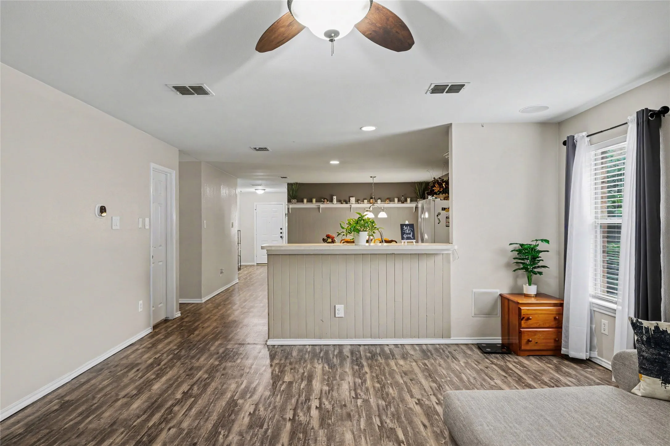 Single Family Residence For Sale in Collin County , 2707 Mountain View Drive, Mc Kinney, Texas 75071, 3 Bedroom, 2 Bathroom, 2 Garage spaces, 1,789 Sqft, built in 1998, mls#21326535, Real Estate Agent in Mc Kinney, Homes For Sale in Collin county, Homes For Sale in Mc Kinney, Realtor in Mc Kinney Texas, Real Estate Brokerage Independent Realty Texas, Luminita Cordes Realtor