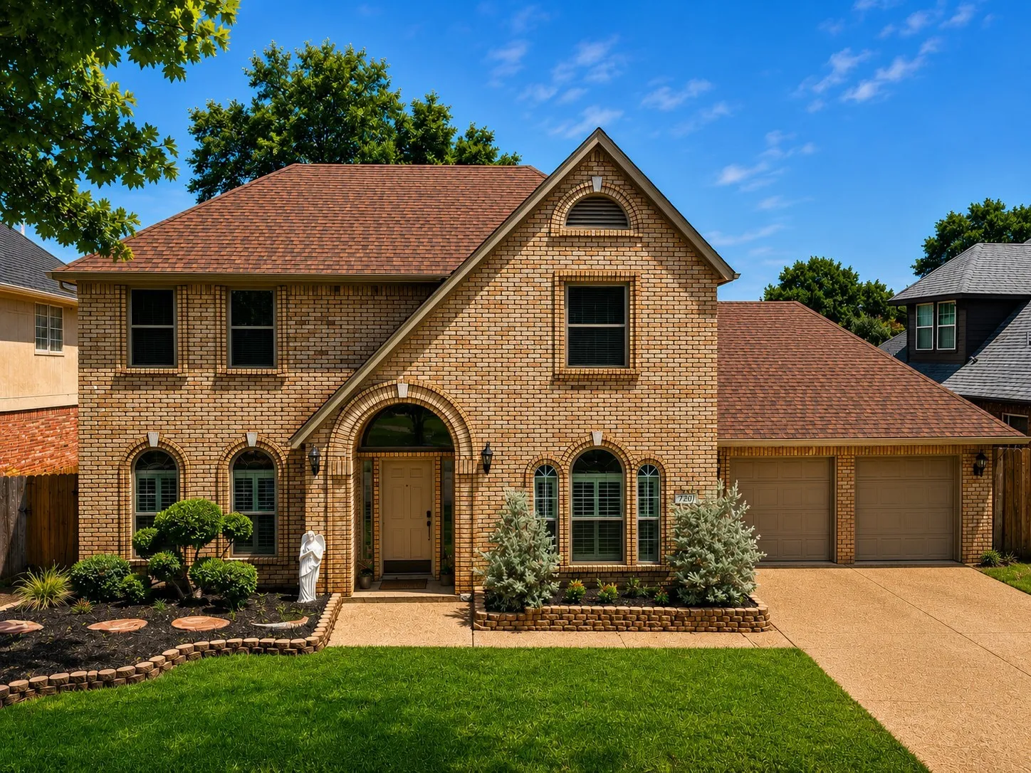 Single Family Residence For Sale in Tarrant County , 2902 Redstone Drive, Arlington, Texas 76001, 4 Bedroom, 3 Bathroom, 2 Garage spaces, 2,660 Sqft, built in 1989, mls#21340236, Real Estate Agent in Arlington, Homes For Sale in Tarrant county, Homes For Sale in Arlington, Realtor in Arlington Texas, Real Estate Brokerage Independent Realty Texas, Luminita Cordes Realtor