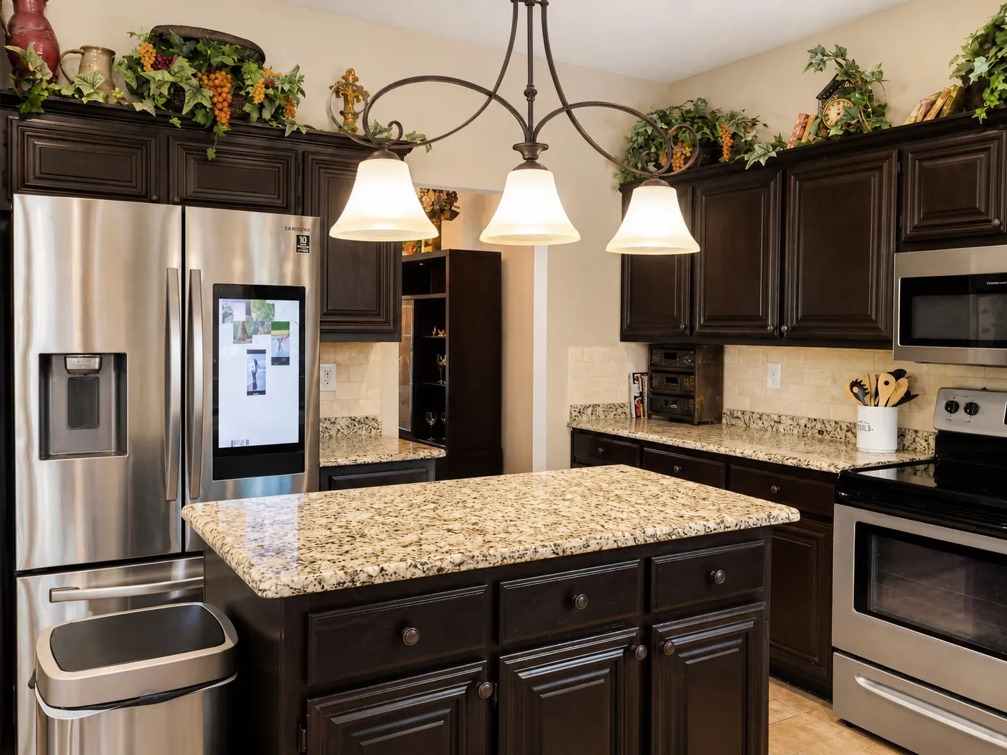 Single Family Residence For Sale in Tarrant County , 2902 Redstone Drive, Arlington, Texas 76001, 4 Bedroom, 3 Bathroom, 2 Garage spaces, 2,660 Sqft, built in 1989, mls#21340236, Real Estate Agent in Arlington, Homes For Sale in Tarrant county, Homes For Sale in Arlington, Realtor in Arlington Texas, Real Estate Brokerage Independent Realty Texas, Luminita Cordes Realtor