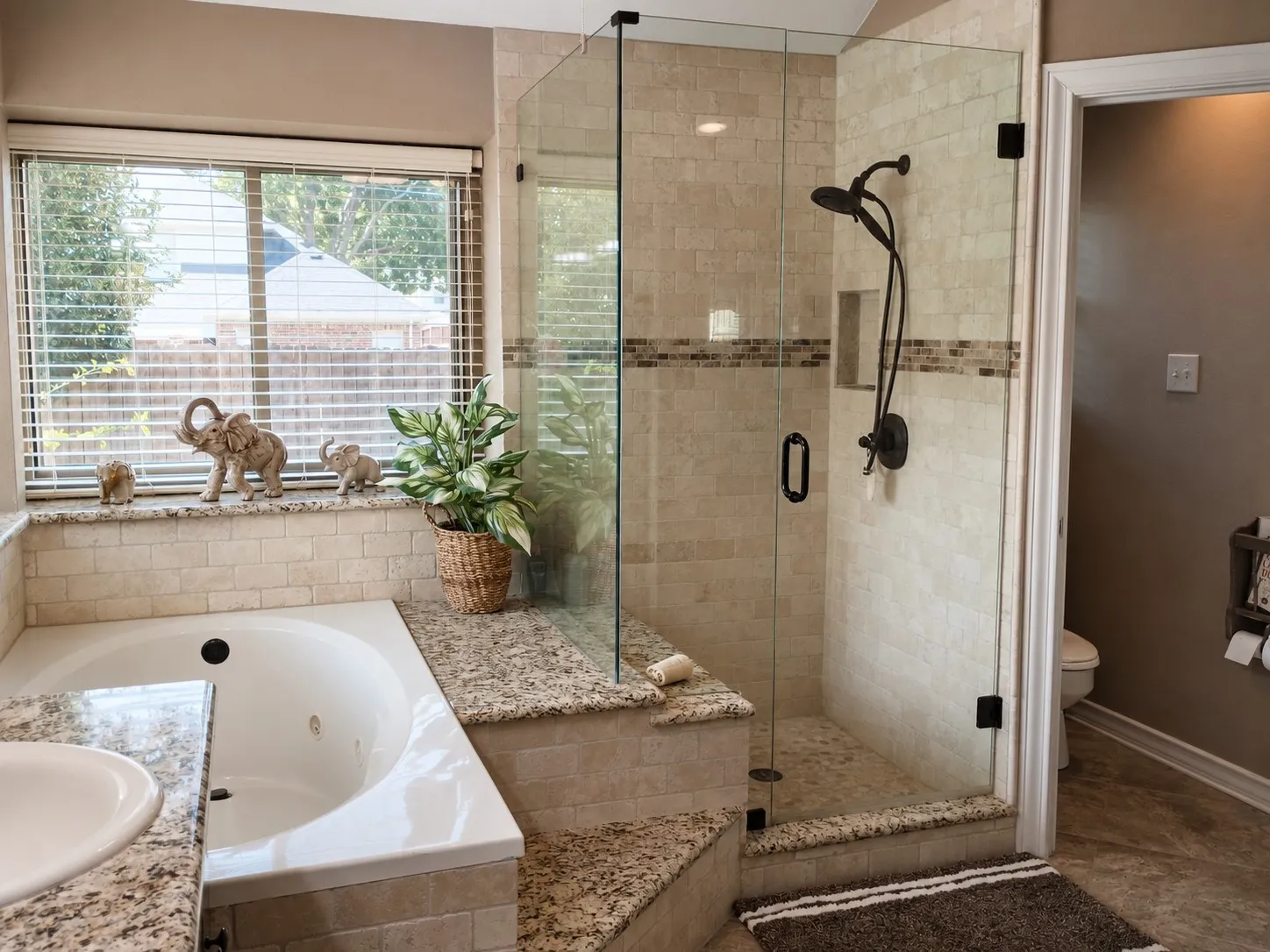Single Family Residence For Sale in Tarrant County , 2902 Redstone Drive, Arlington, Texas 76001, 4 Bedroom, 3 Bathroom, 2 Garage spaces, 2,660 Sqft, built in 1989, mls#21340236, Real Estate Agent in Arlington, Homes For Sale in Tarrant county, Homes For Sale in Arlington, Realtor in Arlington Texas, Real Estate Brokerage Independent Realty Texas, Luminita Cordes Realtor