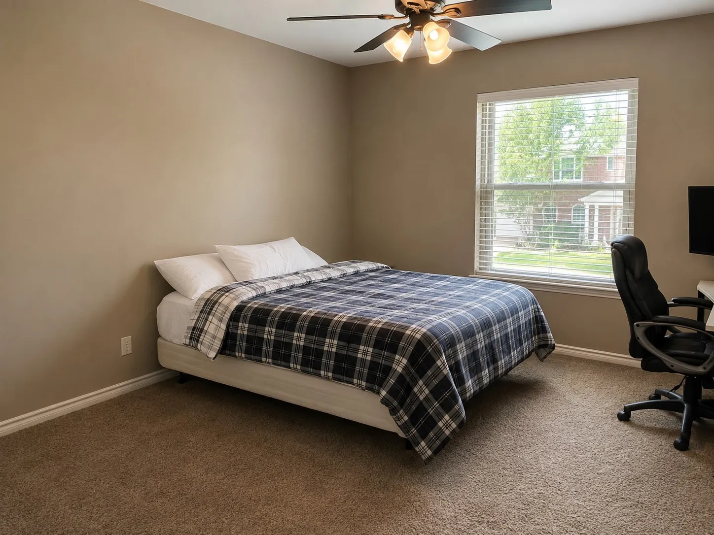 Single Family Residence For Sale in Tarrant County , 2902 Redstone Drive, Arlington, Texas 76001, 4 Bedroom, 3 Bathroom, 2 Garage spaces, 2,660 Sqft, built in 1989, mls#21340236, Real Estate Agent in Arlington, Homes For Sale in Tarrant county, Homes For Sale in Arlington, Realtor in Arlington Texas, Real Estate Brokerage Independent Realty Texas, Luminita Cordes Realtor