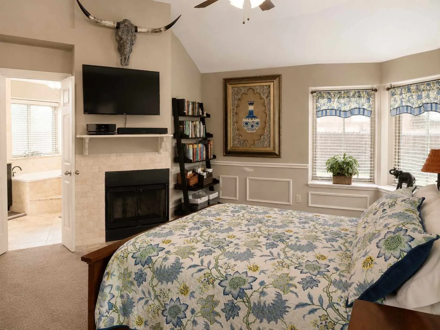 Single Family Residence For Sale in Tarrant County , 2902 Redstone Drive, Arlington, Texas 76001, 4 Bedroom, 3 Bathroom, 2 Garage spaces, 2,660 Sqft, built in 1989, mls#21340236, Real Estate Agent in Arlington, Homes For Sale in Tarrant county, Homes For Sale in Arlington, Realtor in Arlington Texas, Real Estate Brokerage Independent Realty Texas, Luminita Cordes Realtor