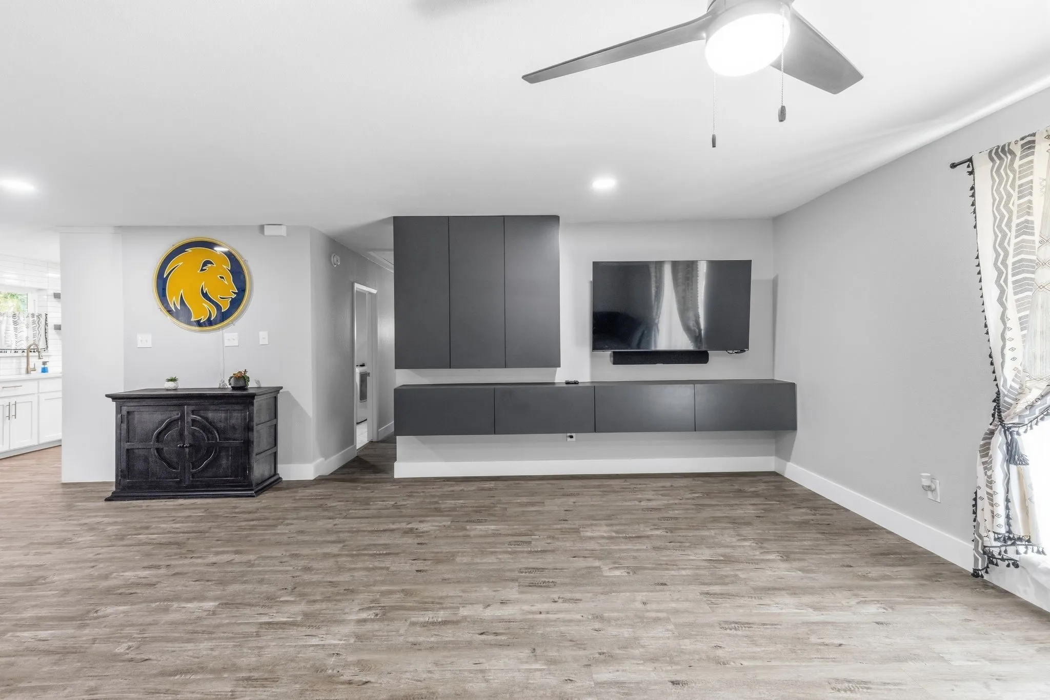 Single Family Residence For Sale in Hunt County , 112 Royal Lane, Commerce, Texas 75428, 4 Bedroom, 3 Bathroom, Garage spaces, 2,347 Sqft, built in 1968, mls#21341212, Real Estate Agent in Commerce, Homes For Sale in Hunt county, Homes For Sale in Commerce, Realtor in Commerce Texas, Real Estate Brokerage Independent Realty Texas, Luminita Cordes Realtor