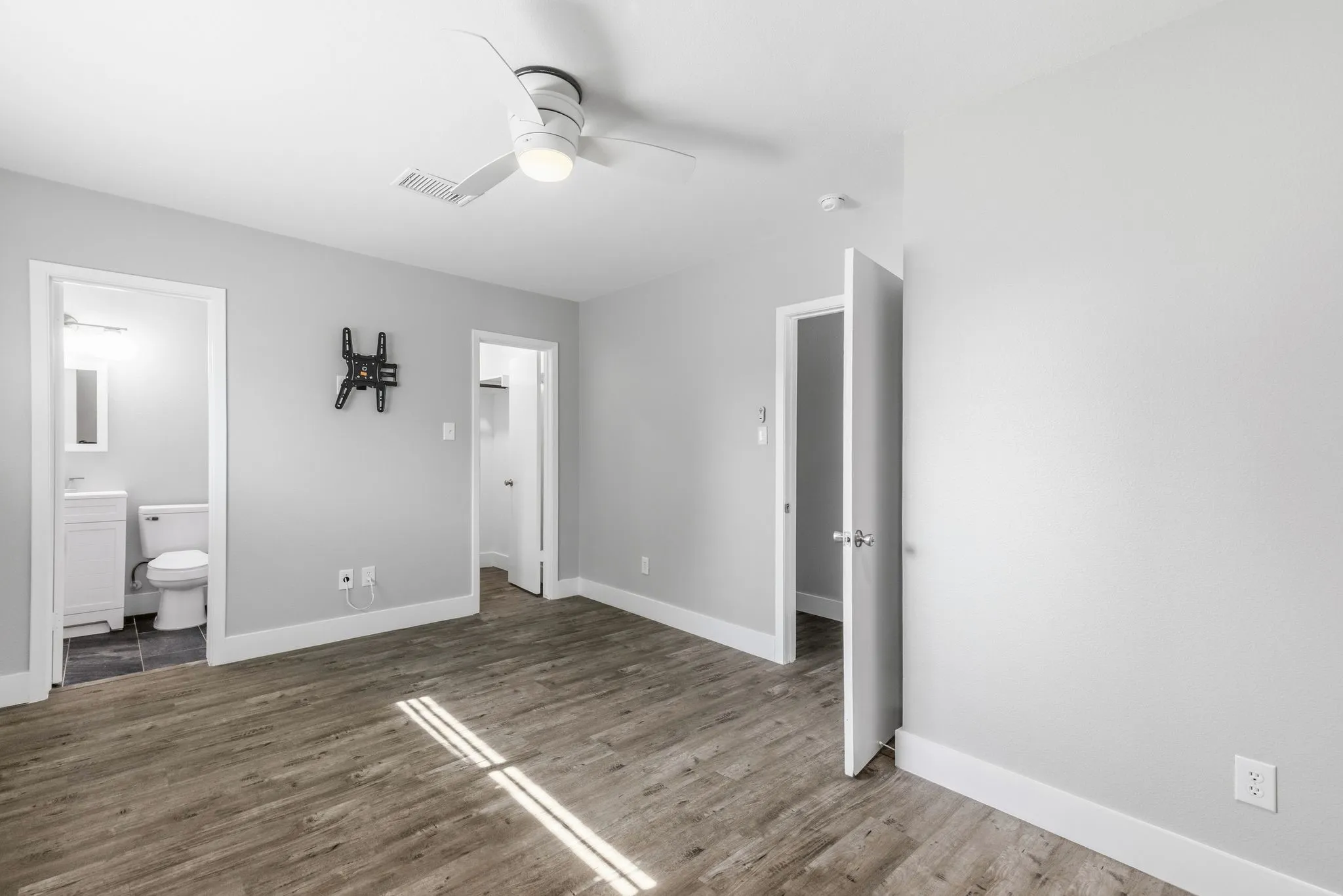 Single Family Residence For Sale in Hunt County , 112 Royal Lane, Commerce, Texas 75428, 4 Bedroom, 3 Bathroom, Garage spaces, 2,347 Sqft, built in 1968, mls#21341212, Real Estate Agent in Commerce, Homes For Sale in Hunt county, Homes For Sale in Commerce, Realtor in Commerce Texas, Real Estate Brokerage Independent Realty Texas, Luminita Cordes Realtor