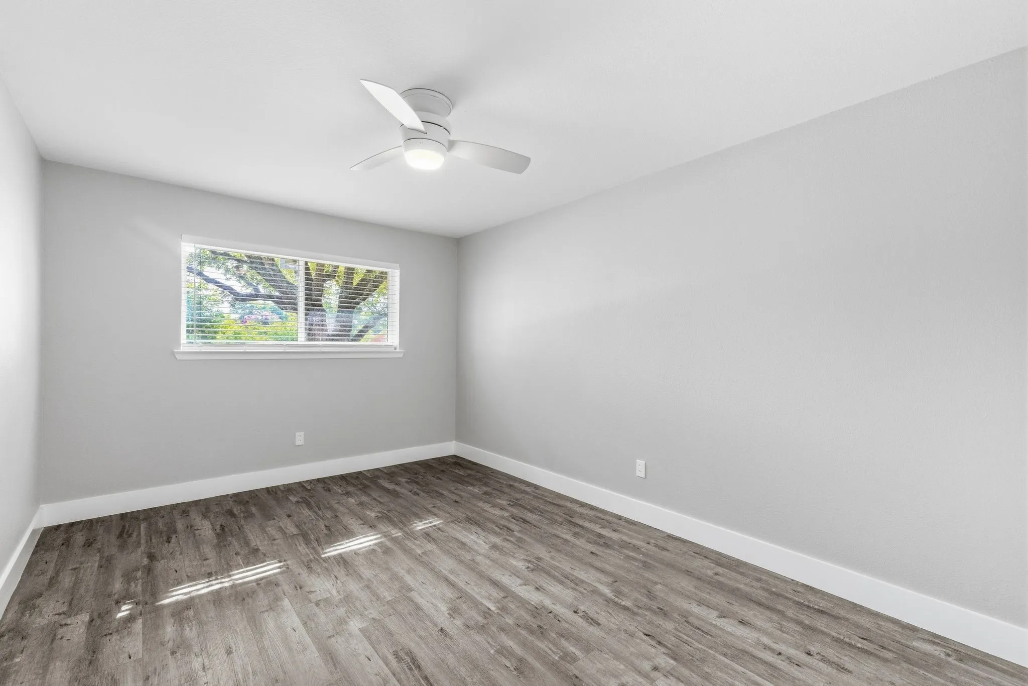Single Family Residence For Sale in Hunt County , 112 Royal Lane, Commerce, Texas 75428, 4 Bedroom, 3 Bathroom, Garage spaces, 2,347 Sqft, built in 1968, mls#21341212, Real Estate Agent in Commerce, Homes For Sale in Hunt county, Homes For Sale in Commerce, Realtor in Commerce Texas, Real Estate Brokerage Independent Realty Texas, Luminita Cordes Realtor