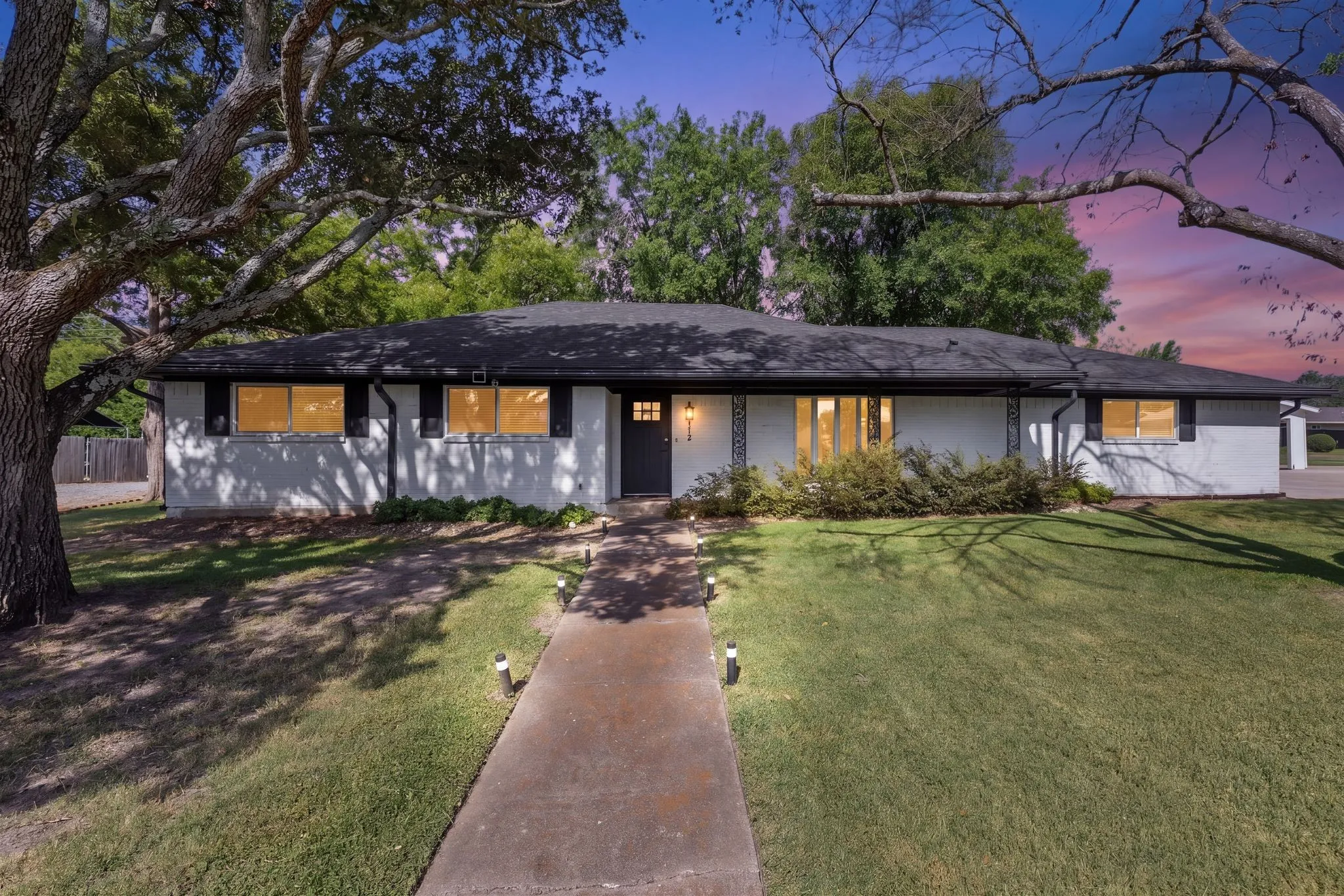 Single Family Residence For Sale in Hunt County , 112 Royal Lane, Commerce, Texas 75428, 4 Bedroom, 3 Bathroom, Garage spaces, 2,347 Sqft, built in 1968, mls#21341212, Real Estate Agent in Commerce, Homes For Sale in Hunt county, Homes For Sale in Commerce, Realtor in Commerce Texas, Real Estate Brokerage Independent Realty Texas, Luminita Cordes Realtor