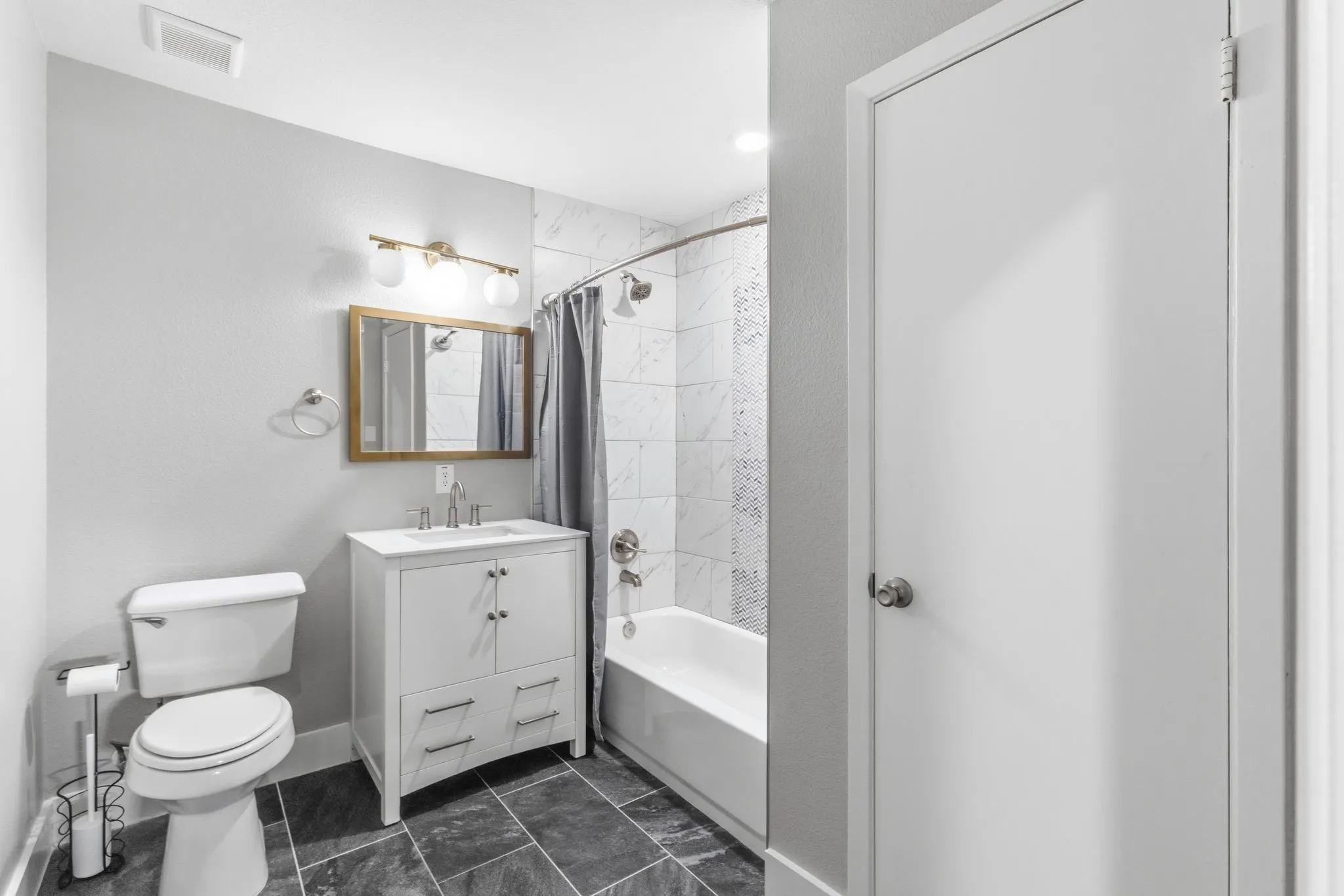 Single Family Residence For Sale in Hunt County , 112 Royal Lane, Commerce, Texas 75428, 4 Bedroom, 3 Bathroom, Garage spaces, 2,347 Sqft, built in 1968, mls#21341212, Real Estate Agent in Commerce, Homes For Sale in Hunt county, Homes For Sale in Commerce, Realtor in Commerce Texas, Real Estate Brokerage Independent Realty Texas, Luminita Cordes Realtor