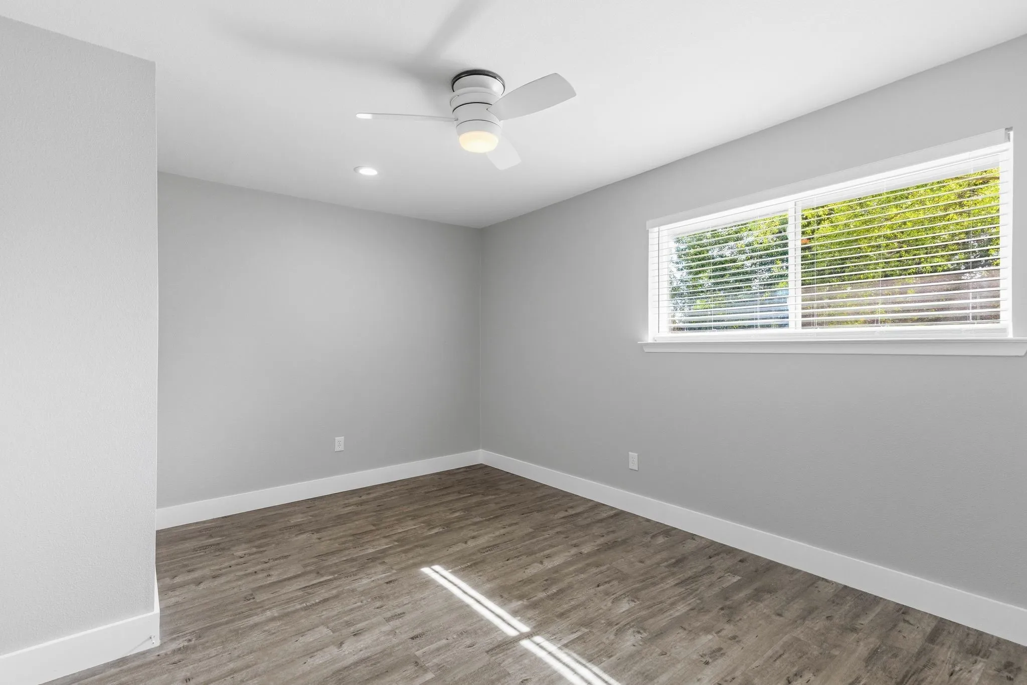 Single Family Residence For Sale in Hunt County , 112 Royal Lane, Commerce, Texas 75428, 4 Bedroom, 3 Bathroom, Garage spaces, 2,347 Sqft, built in 1968, mls#21341212, Real Estate Agent in Commerce, Homes For Sale in Hunt county, Homes For Sale in Commerce, Realtor in Commerce Texas, Real Estate Brokerage Independent Realty Texas, Luminita Cordes Realtor