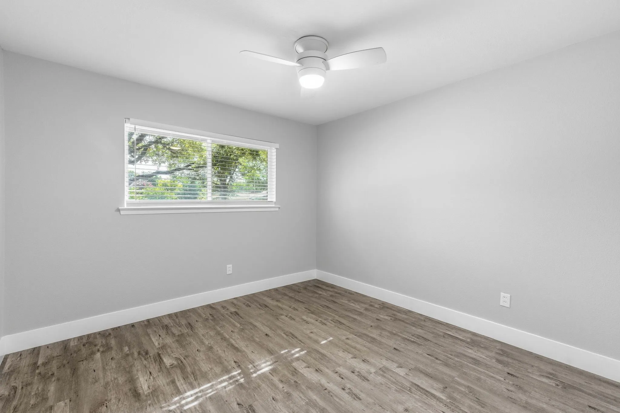 Single Family Residence For Sale in Hunt County , 112 Royal Lane, Commerce, Texas 75428, 4 Bedroom, 3 Bathroom, Garage spaces, 2,347 Sqft, built in 1968, mls#21341212, Real Estate Agent in Commerce, Homes For Sale in Hunt county, Homes For Sale in Commerce, Realtor in Commerce Texas, Real Estate Brokerage Independent Realty Texas, Luminita Cordes Realtor