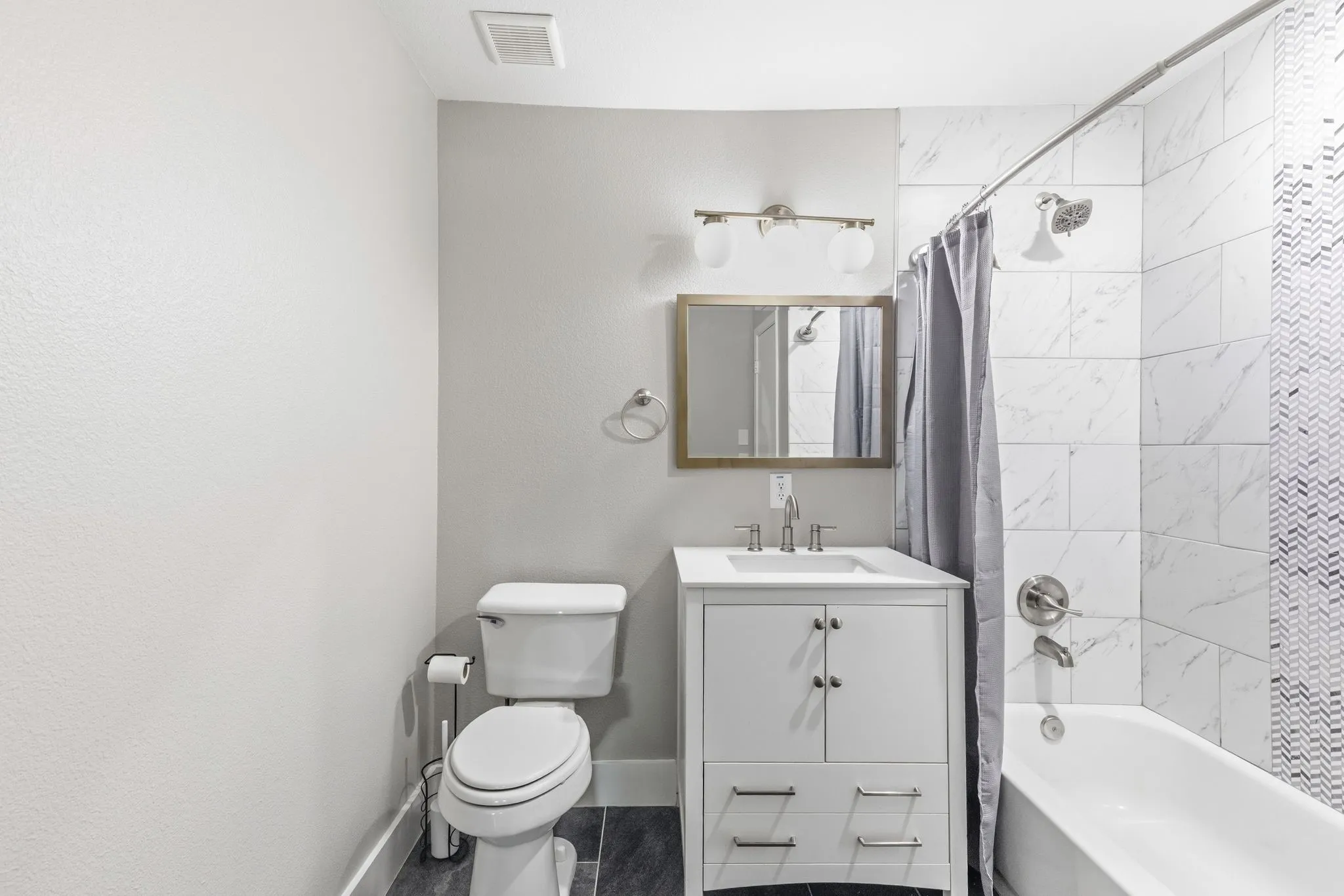 Single Family Residence For Sale in Hunt County , 112 Royal Lane, Commerce, Texas 75428, 4 Bedroom, 3 Bathroom, Garage spaces, 2,347 Sqft, built in 1968, mls#21341212, Real Estate Agent in Commerce, Homes For Sale in Hunt county, Homes For Sale in Commerce, Realtor in Commerce Texas, Real Estate Brokerage Independent Realty Texas, Luminita Cordes Realtor