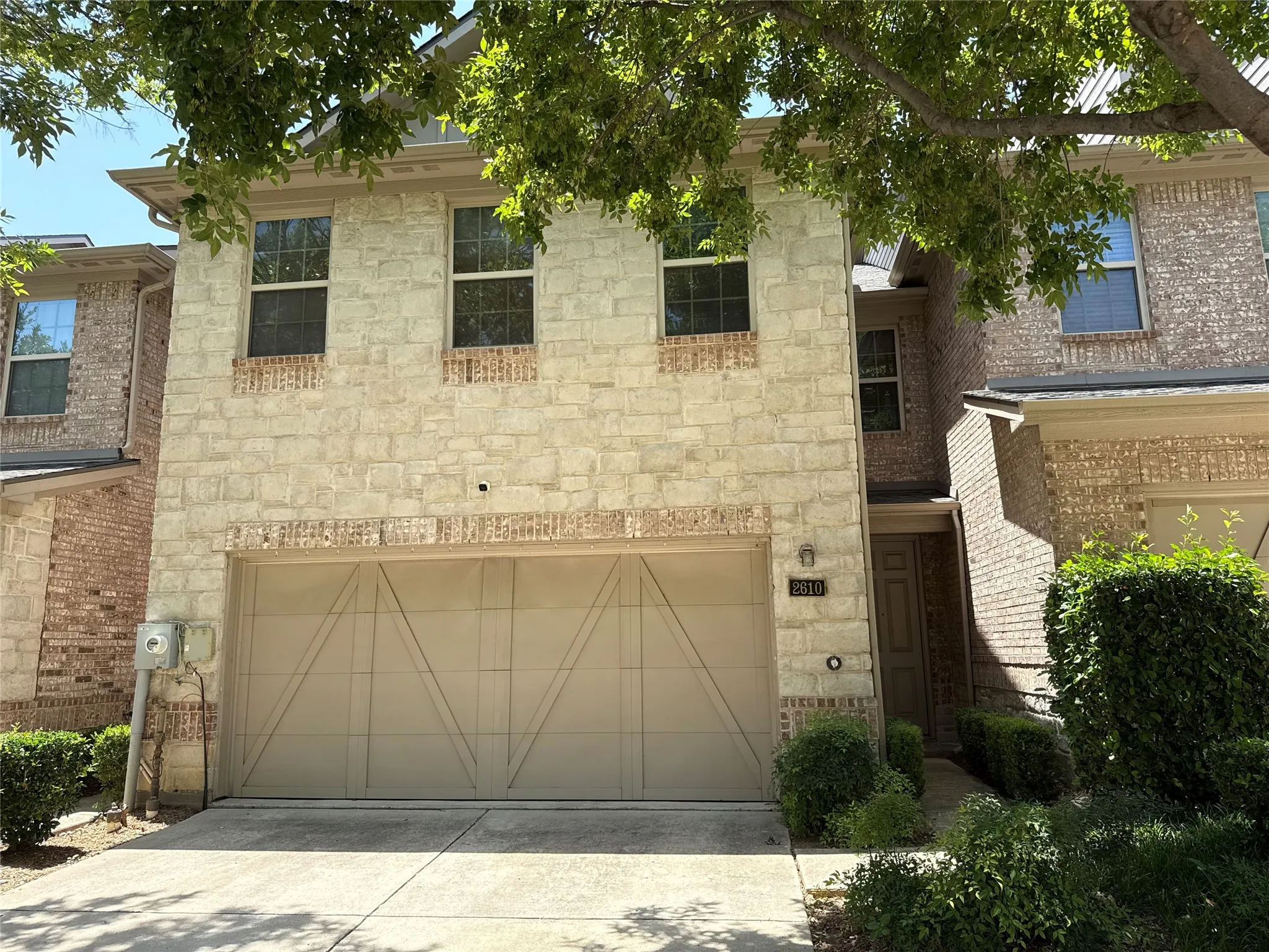 Townhouse For Rent in Denton County , 2610 Jackson Drive, Lewisville, Texas 75067, 3 Bedroom, 3 Bathroom, 2 Garage spaces, 1,952 Sqft, built in 2013, mls#21341481, Real Estate Agent in Lewisville, Homes For Rent in Denton county, Homes For Rent in Lewisville, Realtor in Lewisville Texas, Real Estate Brokerage Independent Realty Texas, Luminita Cordes Realtor