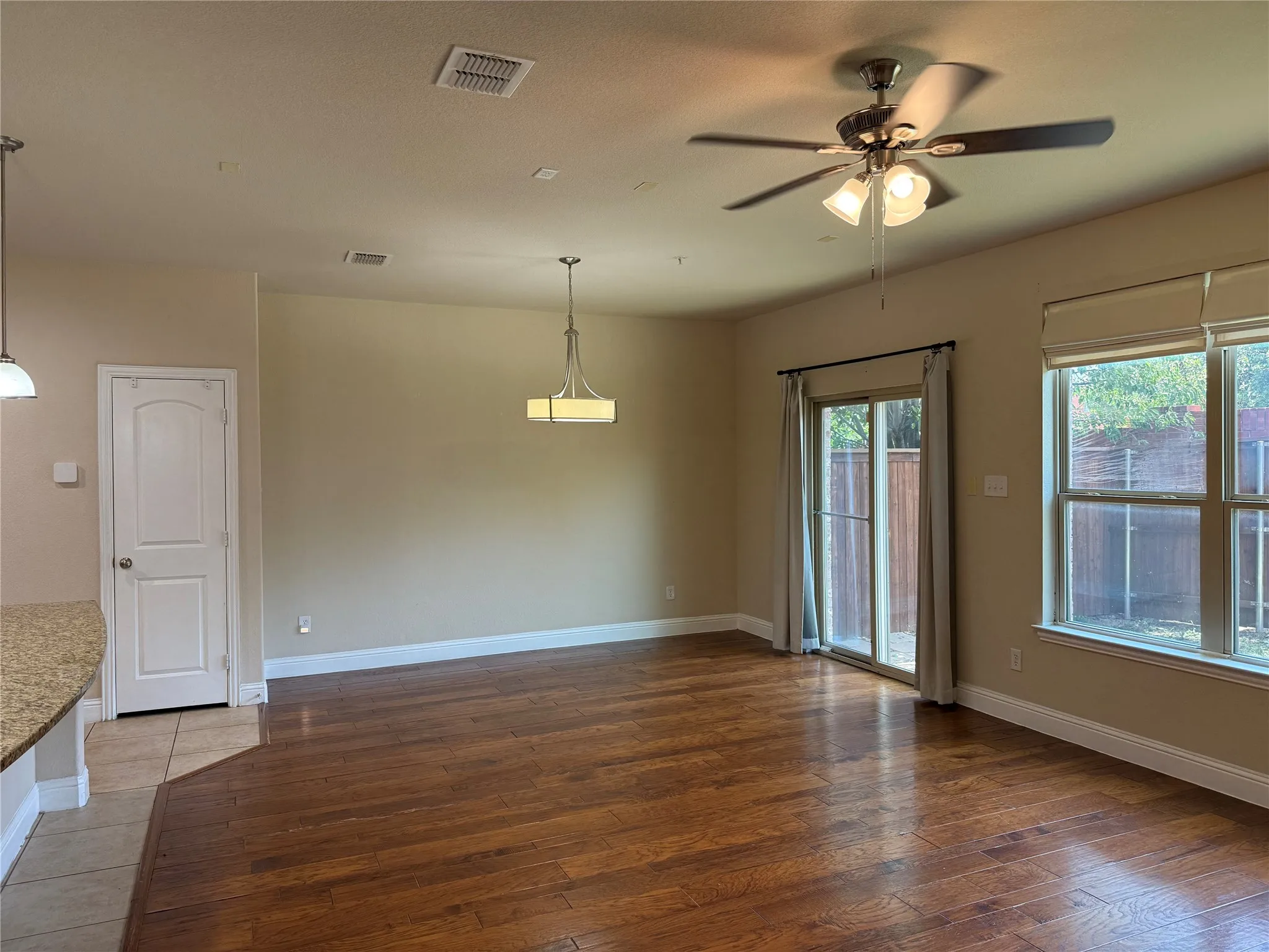 Townhouse For Rent in Denton County , 2610 Jackson Drive, Lewisville, Texas 75067, 3 Bedroom, 3 Bathroom, 2 Garage spaces, 1,952 Sqft, built in 2013, mls#21341481, Real Estate Agent in Lewisville, Homes For Rent in Denton county, Homes For Rent in Lewisville, Realtor in Lewisville Texas, Real Estate Brokerage Independent Realty Texas, Luminita Cordes Realtor