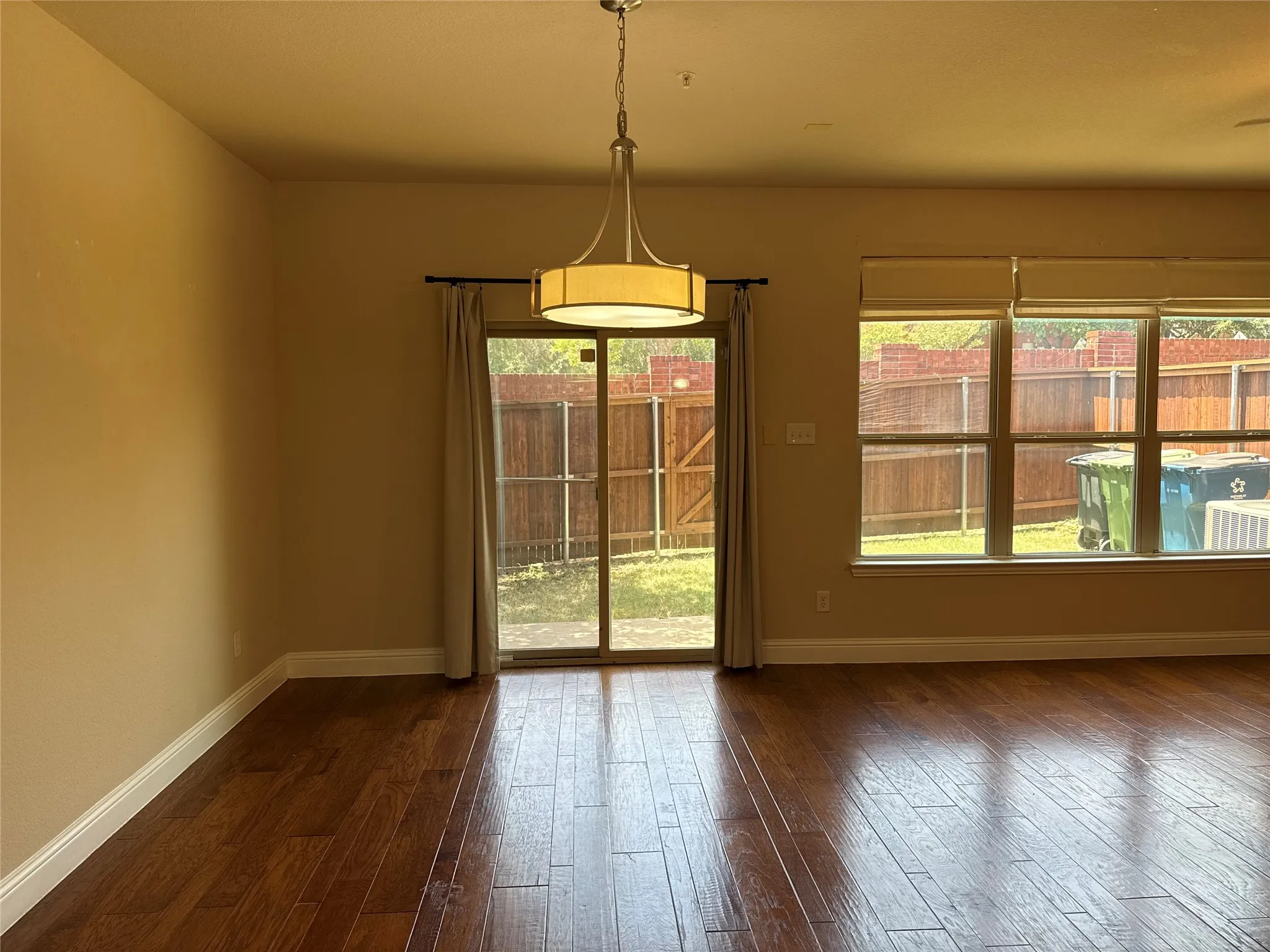 Townhouse For Rent in Denton County , 2610 Jackson Drive, Lewisville, Texas 75067, 3 Bedroom, 3 Bathroom, 2 Garage spaces, 1,952 Sqft, built in 2013, mls#21341481, Real Estate Agent in Lewisville, Homes For Rent in Denton county, Homes For Rent in Lewisville, Realtor in Lewisville Texas, Real Estate Brokerage Independent Realty Texas, Luminita Cordes Realtor