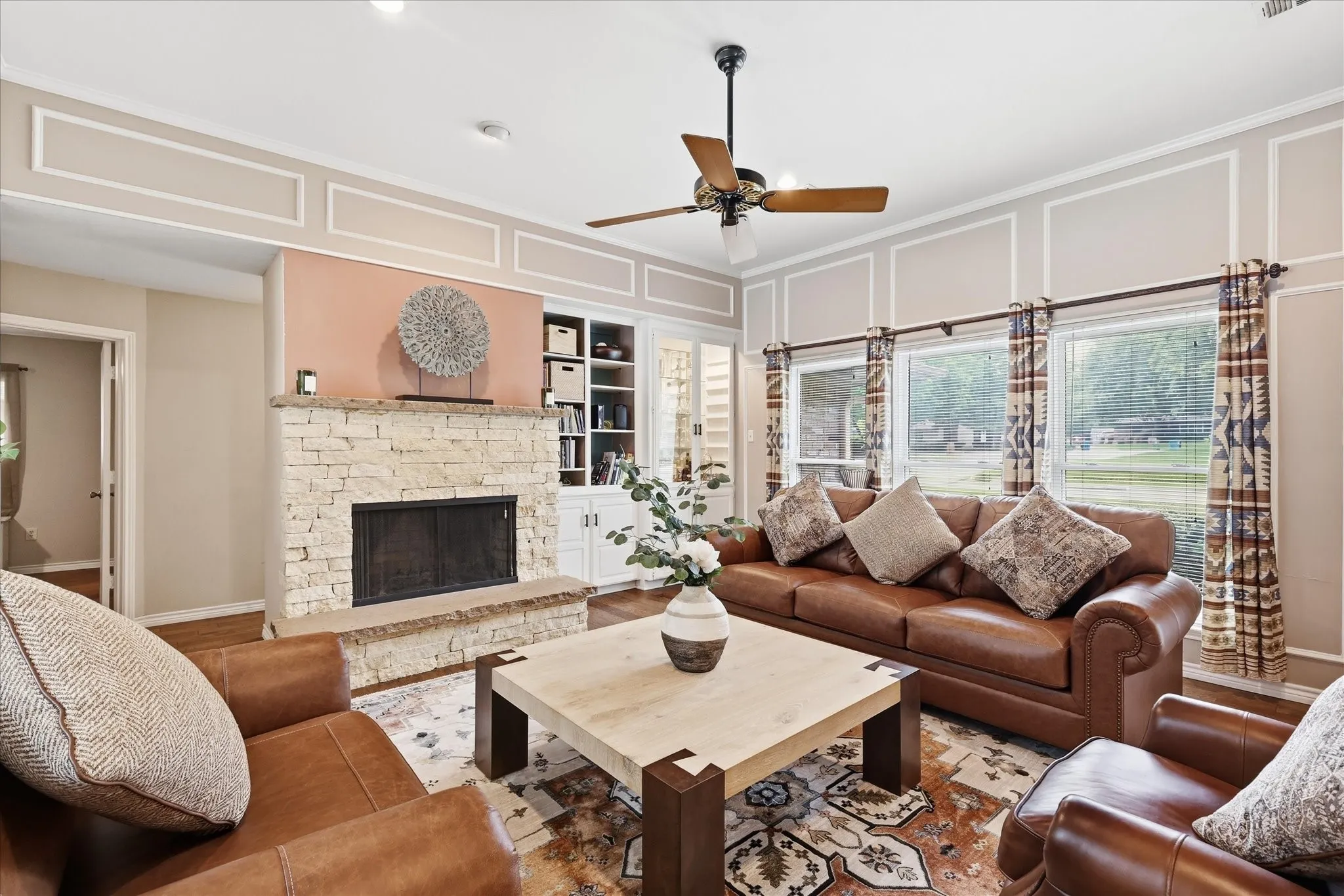 Single Family Residence For Sale in Tarrant County , 2816 N Creekwood Drive, Grapevine, Texas 76051, 3 Bedroom, 3 Bathroom, 2 Garage spaces, 2,420 Sqft, built in 1979, mls#21337875, Real Estate Agent in Grapevine, Homes For Sale in Tarrant county, Homes For Sale in Grapevine, Realtor in Grapevine Texas, Real Estate Brokerage Independent Realty Texas, Luminita Cordes Realtor