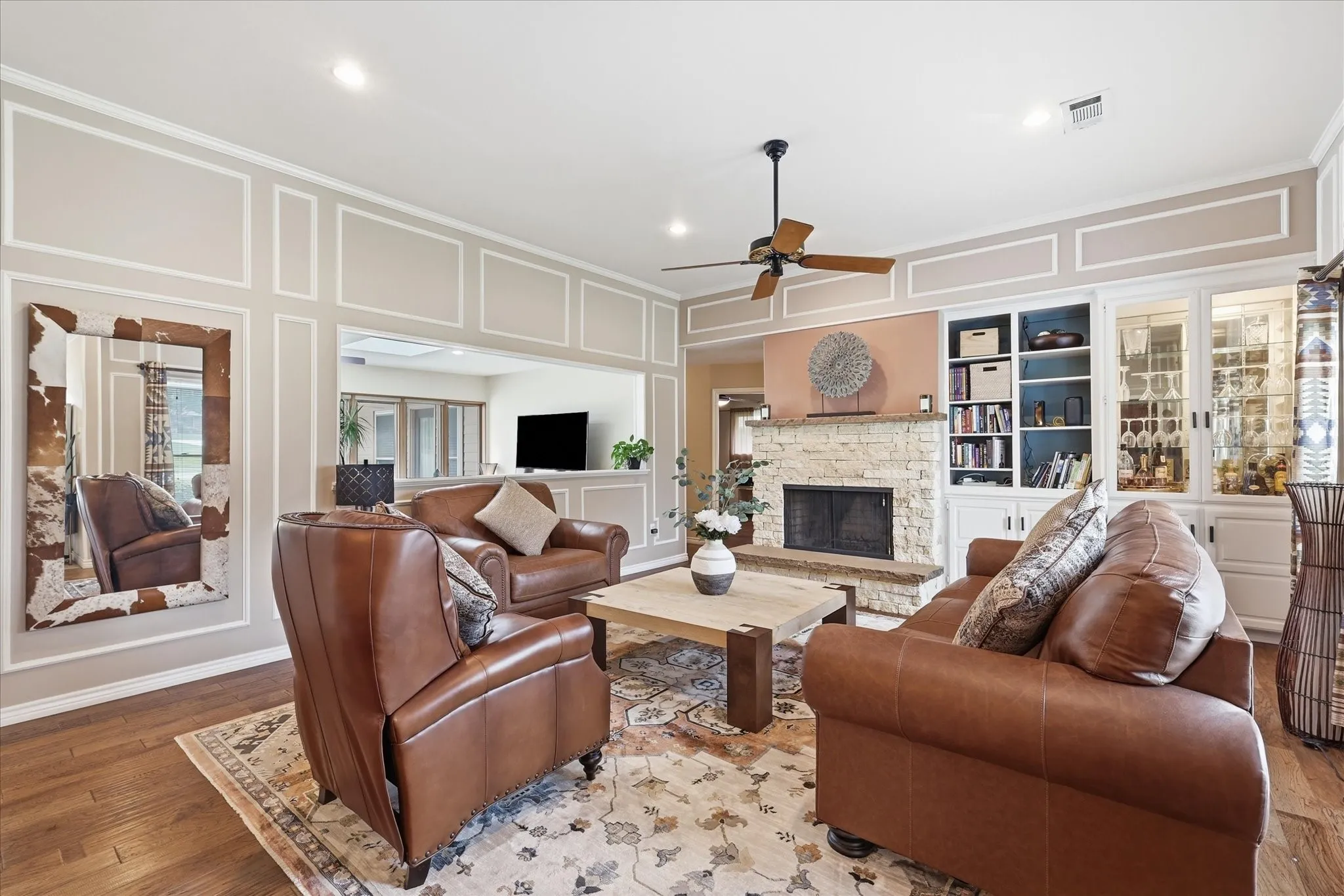 Single Family Residence For Sale in Tarrant County , 2816 N Creekwood Drive, Grapevine, Texas 76051, 3 Bedroom, 3 Bathroom, 2 Garage spaces, 2,420 Sqft, built in 1979, mls#21337875, Real Estate Agent in Grapevine, Homes For Sale in Tarrant county, Homes For Sale in Grapevine, Realtor in Grapevine Texas, Real Estate Brokerage Independent Realty Texas, Luminita Cordes Realtor