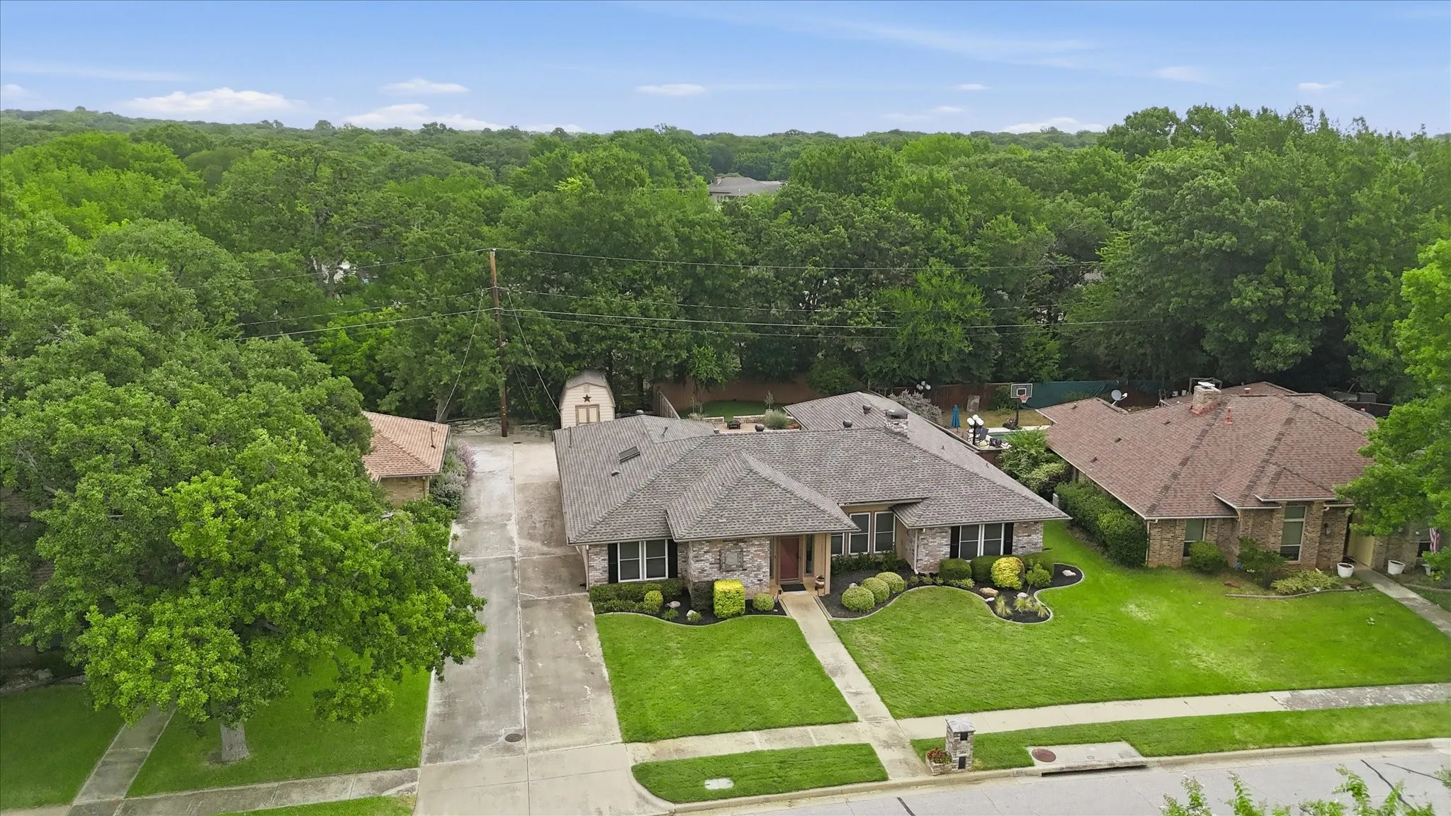 Single Family Residence For Sale in Tarrant County , 2816 N Creekwood Drive, Grapevine, Texas 76051, 3 Bedroom, 3 Bathroom, 2 Garage spaces, 2,420 Sqft, built in 1979, mls#21337875, Real Estate Agent in Grapevine, Homes For Sale in Tarrant county, Homes For Sale in Grapevine, Realtor in Grapevine Texas, Real Estate Brokerage Independent Realty Texas, Luminita Cordes Realtor