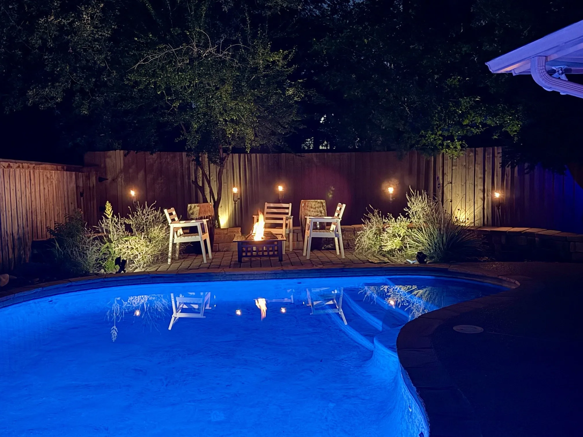 Single Family Residence For Sale in Tarrant County , 2816 N Creekwood Drive, Grapevine, Texas 76051, 3 Bedroom, 3 Bathroom, 2 Garage spaces, 2,420 Sqft, built in 1979, mls#21337875, Real Estate Agent in Grapevine, Homes For Sale in Tarrant county, Homes For Sale in Grapevine, Realtor in Grapevine Texas, Real Estate Brokerage Independent Realty Texas, Luminita Cordes Realtor