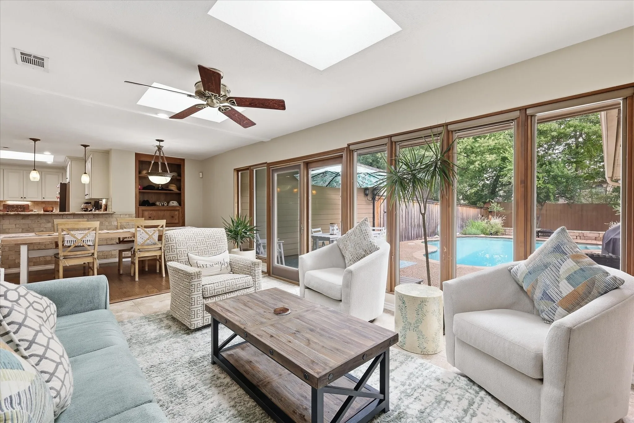 Single Family Residence For Sale in Tarrant County , 2816 N Creekwood Drive, Grapevine, Texas 76051, 3 Bedroom, 3 Bathroom, 2 Garage spaces, 2,420 Sqft, built in 1979, mls#21337875, Real Estate Agent in Grapevine, Homes For Sale in Tarrant county, Homes For Sale in Grapevine, Realtor in Grapevine Texas, Real Estate Brokerage Independent Realty Texas, Luminita Cordes Realtor