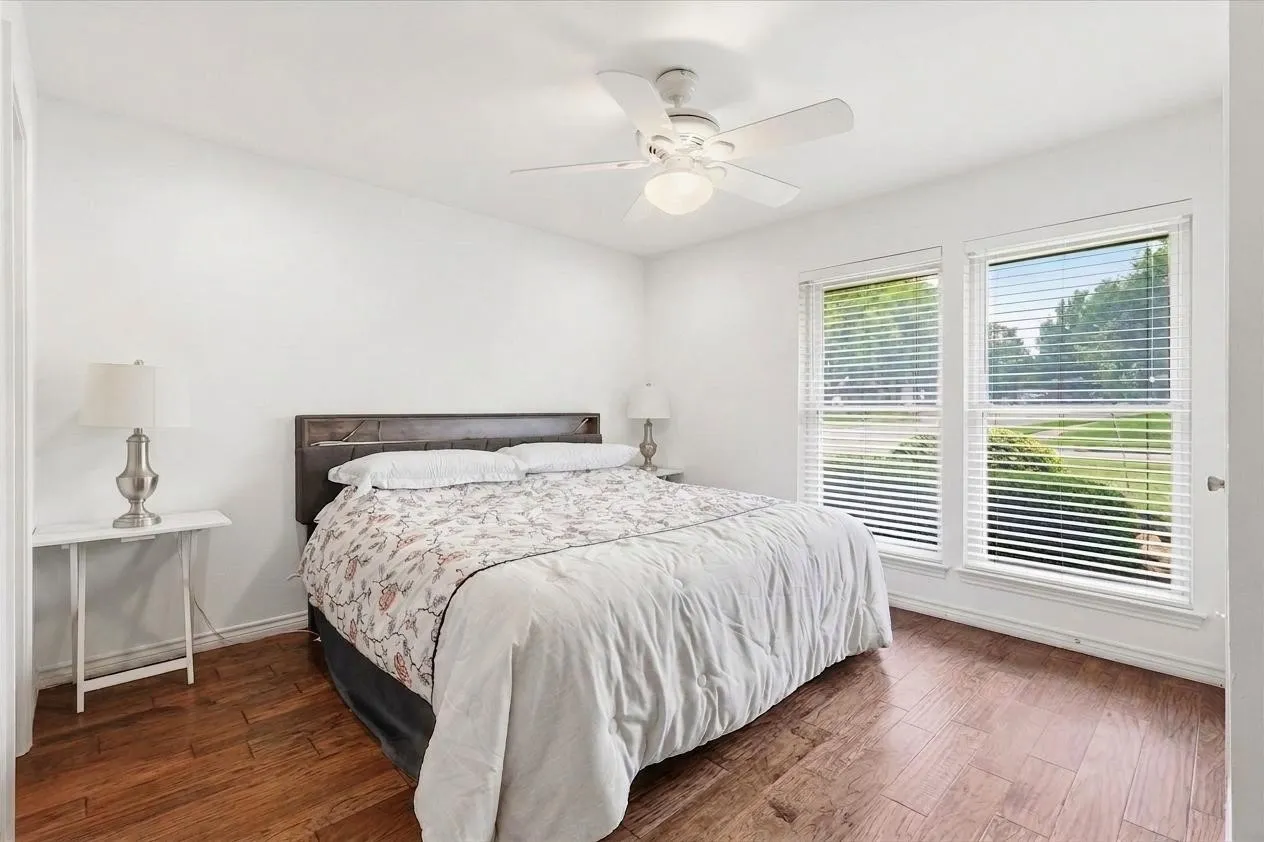 Single Family Residence For Sale in Tarrant County , 2816 N Creekwood Drive, Grapevine, Texas 76051, 3 Bedroom, 3 Bathroom, 2 Garage spaces, 2,420 Sqft, built in 1979, mls#21337875, Real Estate Agent in Grapevine, Homes For Sale in Tarrant county, Homes For Sale in Grapevine, Realtor in Grapevine Texas, Real Estate Brokerage Independent Realty Texas, Luminita Cordes Realtor