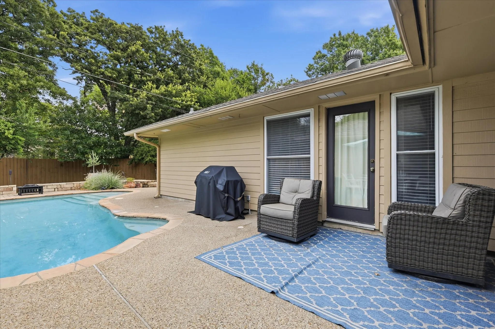 Single Family Residence For Sale in Tarrant County , 2816 N Creekwood Drive, Grapevine, Texas 76051, 3 Bedroom, 3 Bathroom, 2 Garage spaces, 2,420 Sqft, built in 1979, mls#21337875, Real Estate Agent in Grapevine, Homes For Sale in Tarrant county, Homes For Sale in Grapevine, Realtor in Grapevine Texas, Real Estate Brokerage Independent Realty Texas, Luminita Cordes Realtor