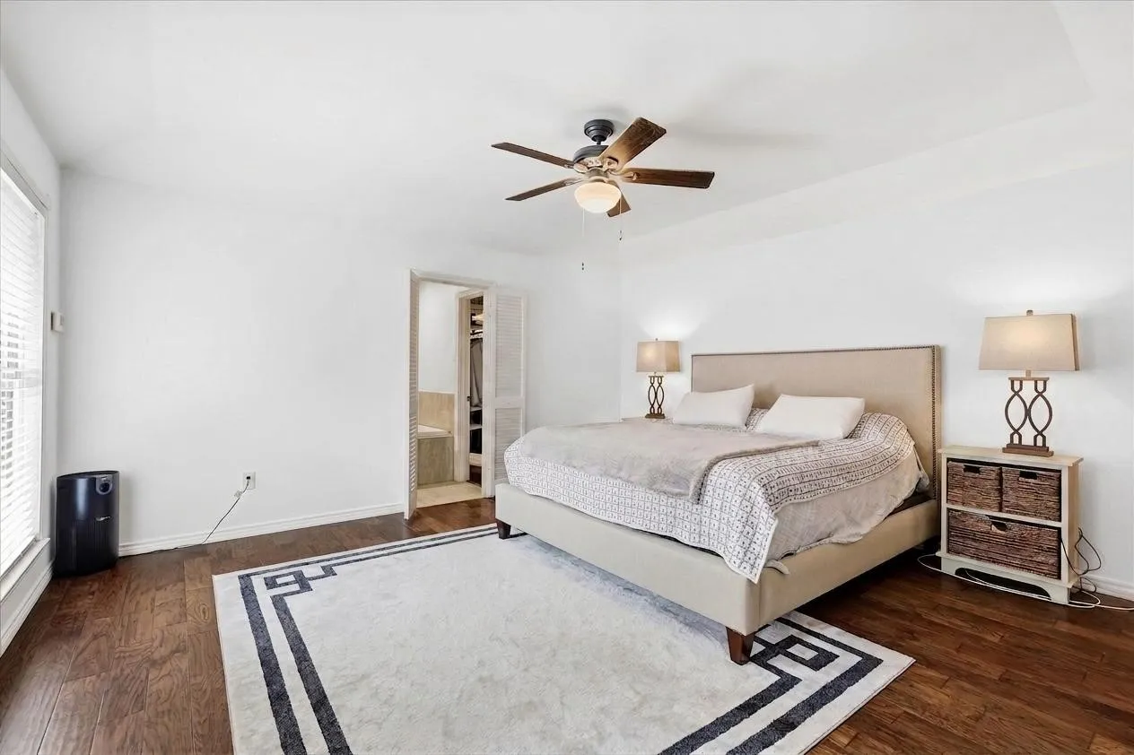 Single Family Residence For Sale in Tarrant County , 2816 N Creekwood Drive, Grapevine, Texas 76051, 3 Bedroom, 3 Bathroom, 2 Garage spaces, 2,420 Sqft, built in 1979, mls#21337875, Real Estate Agent in Grapevine, Homes For Sale in Tarrant county, Homes For Sale in Grapevine, Realtor in Grapevine Texas, Real Estate Brokerage Independent Realty Texas, Luminita Cordes Realtor