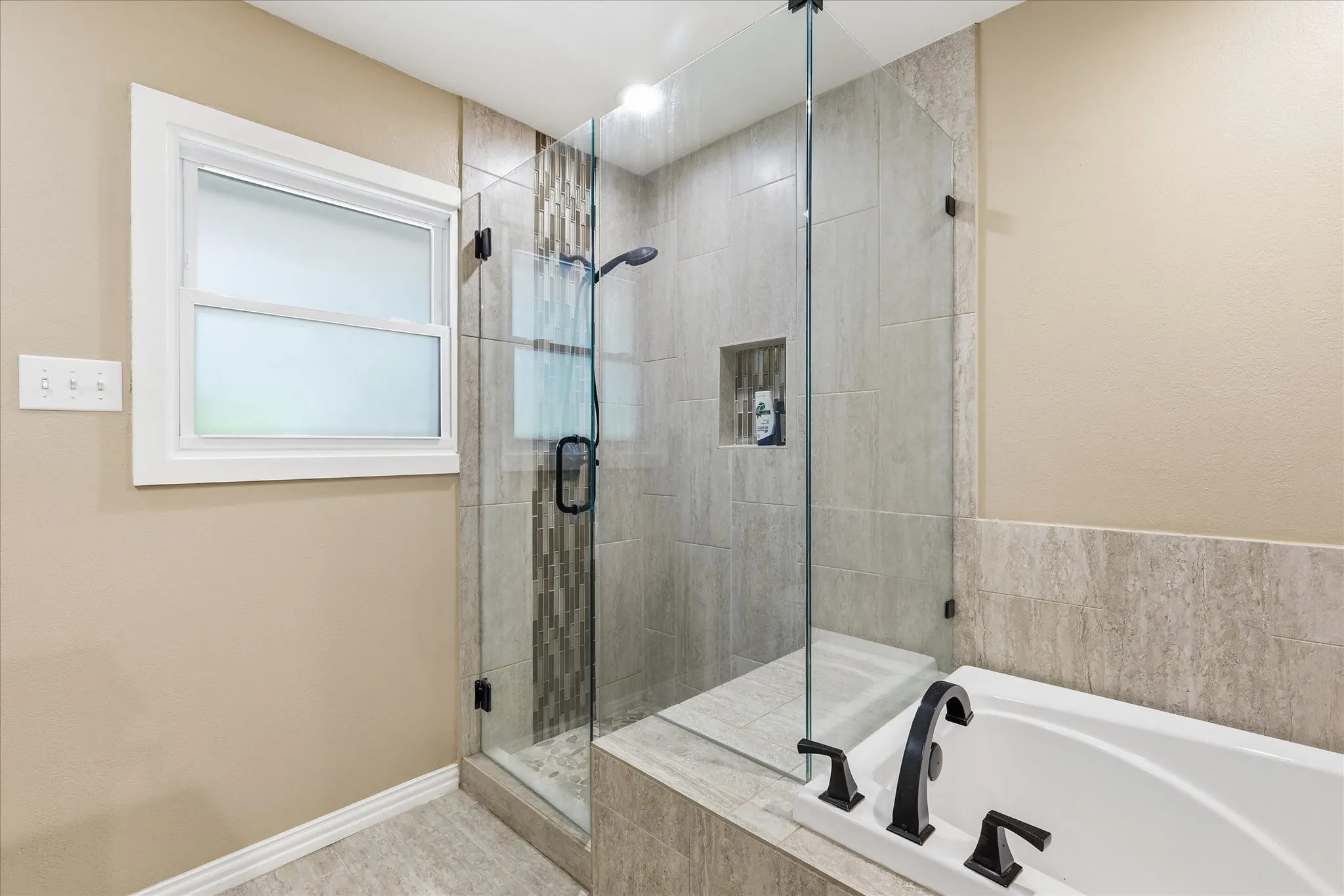 Single Family Residence For Sale in Tarrant County , 2816 N Creekwood Drive, Grapevine, Texas 76051, 3 Bedroom, 3 Bathroom, 2 Garage spaces, 2,420 Sqft, built in 1979, mls#21337875, Real Estate Agent in Grapevine, Homes For Sale in Tarrant county, Homes For Sale in Grapevine, Realtor in Grapevine Texas, Real Estate Brokerage Independent Realty Texas, Luminita Cordes Realtor