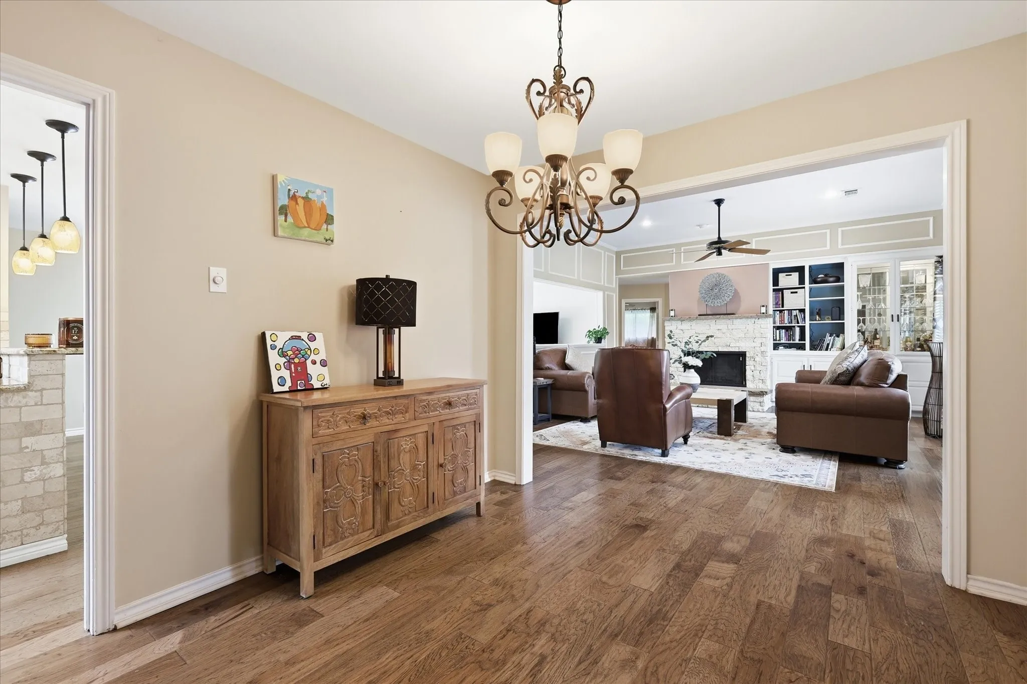 Single Family Residence For Sale in Tarrant County , 2816 N Creekwood Drive, Grapevine, Texas 76051, 3 Bedroom, 3 Bathroom, 2 Garage spaces, 2,420 Sqft, built in 1979, mls#21337875, Real Estate Agent in Grapevine, Homes For Sale in Tarrant county, Homes For Sale in Grapevine, Realtor in Grapevine Texas, Real Estate Brokerage Independent Realty Texas, Luminita Cordes Realtor