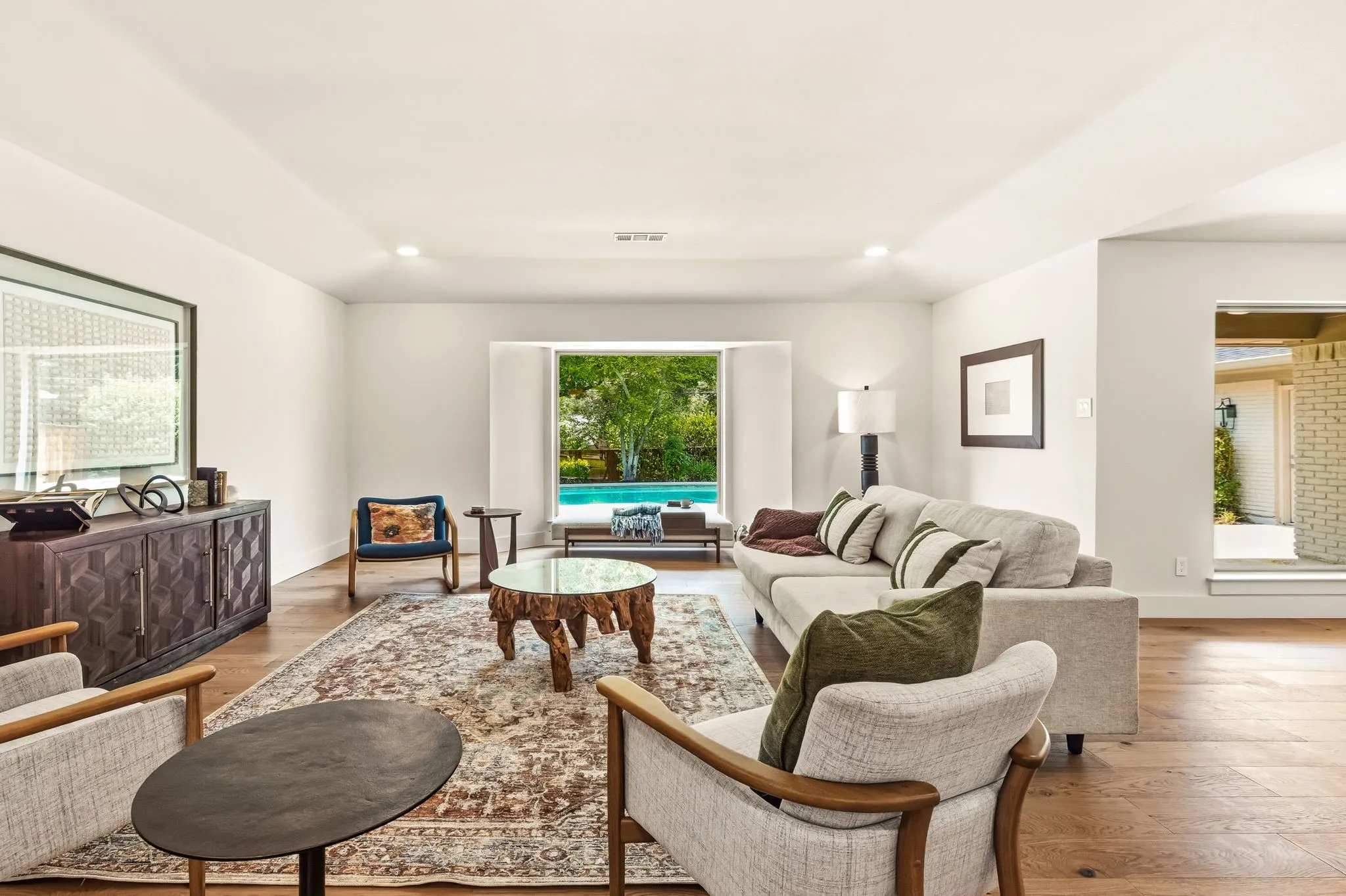 Single Family Residence For Sale in Dallas County , 10747 Bushire Drive, Dallas, Texas 75229, 4 Bedroom, 4 Bathroom, 2 Garage spaces, 3,208 Sqft, built in 1969, mls#21337668, Real Estate Agent in Dallas, Homes For Sale in Dallas county, Homes For Sale in Dallas, Realtor in Dallas Texas, Real Estate Brokerage Independent Realty Texas, Luminita Cordes Realtor
